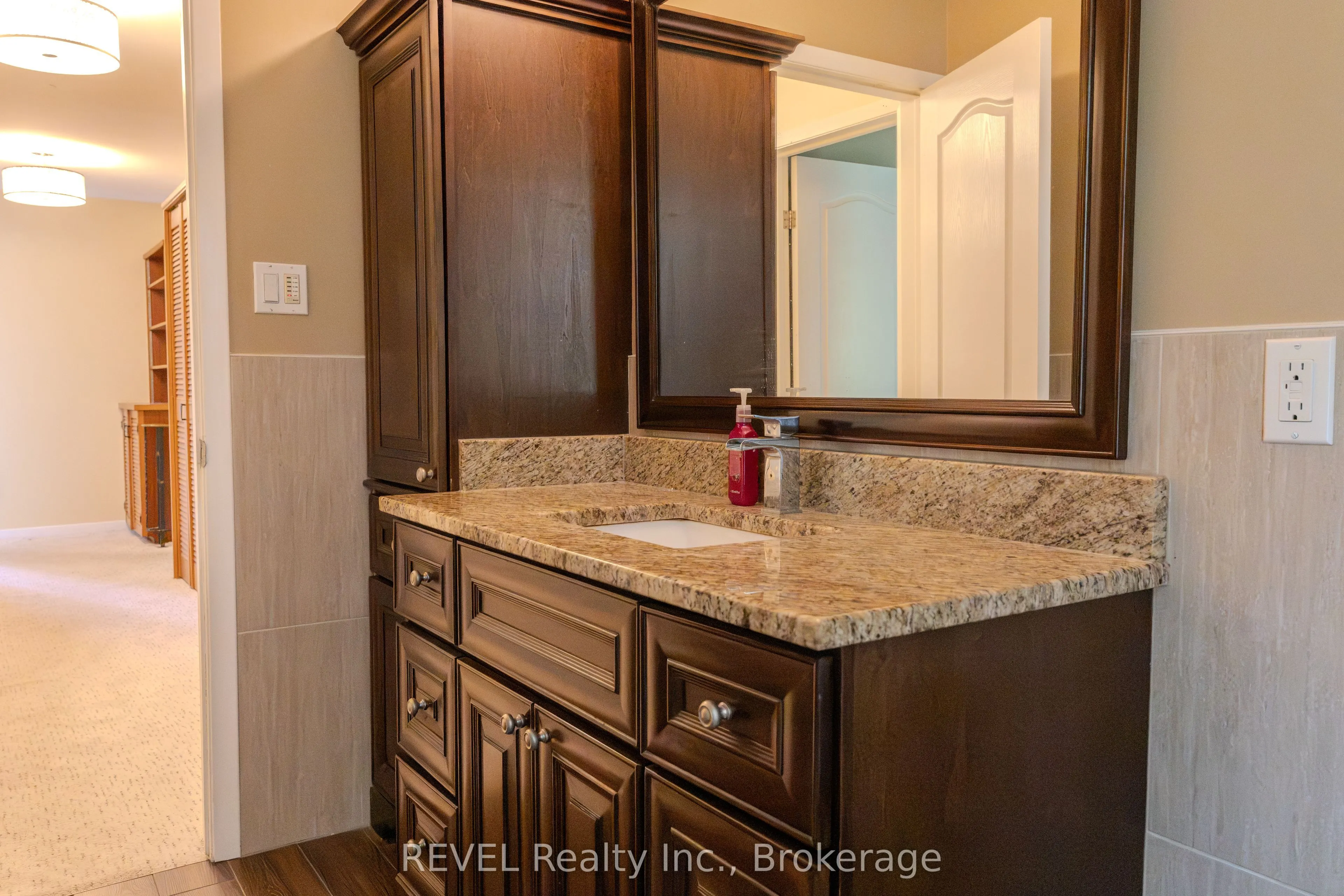 7285 Rolling Acres Crescent