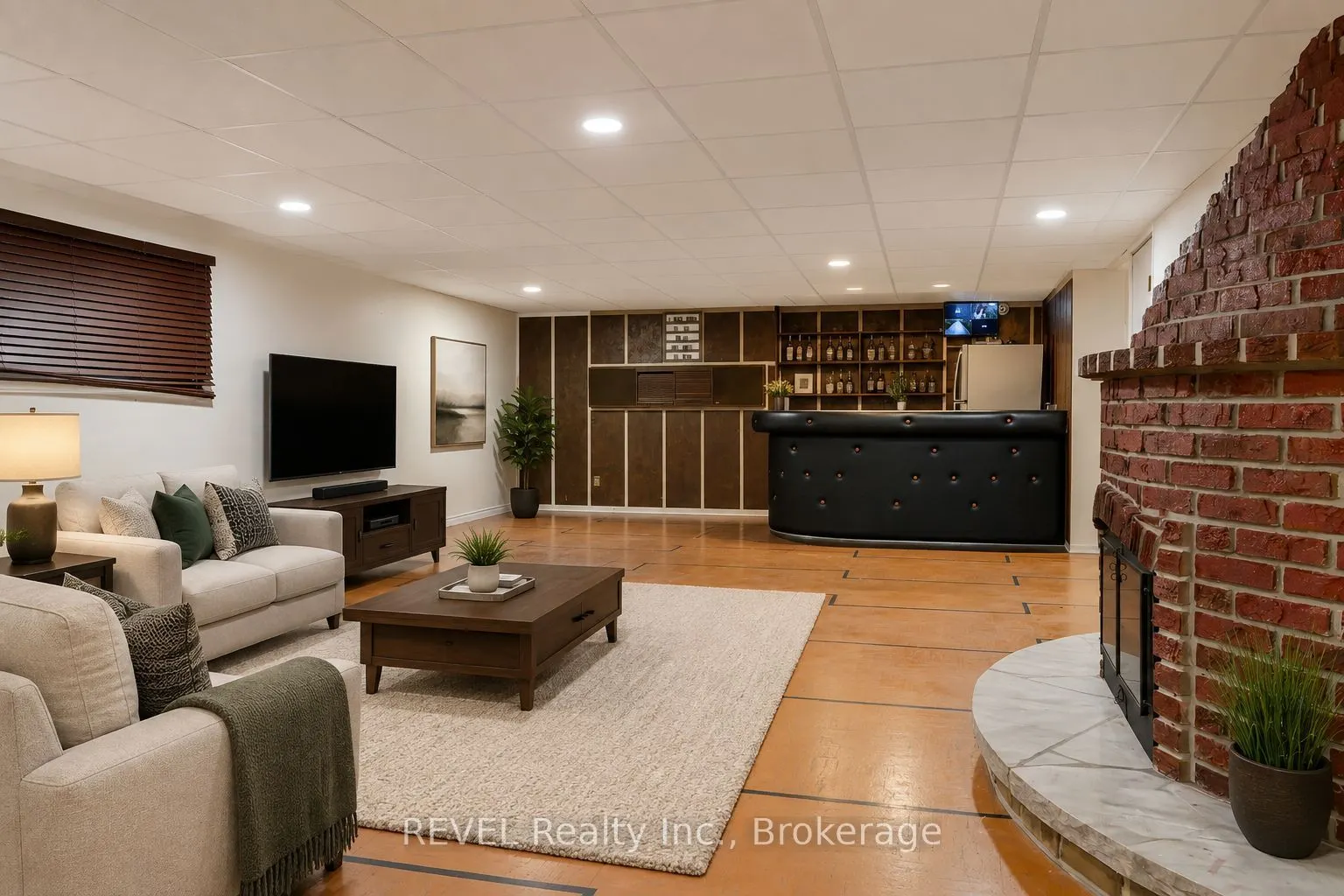 7285 Rolling Acres Crescent