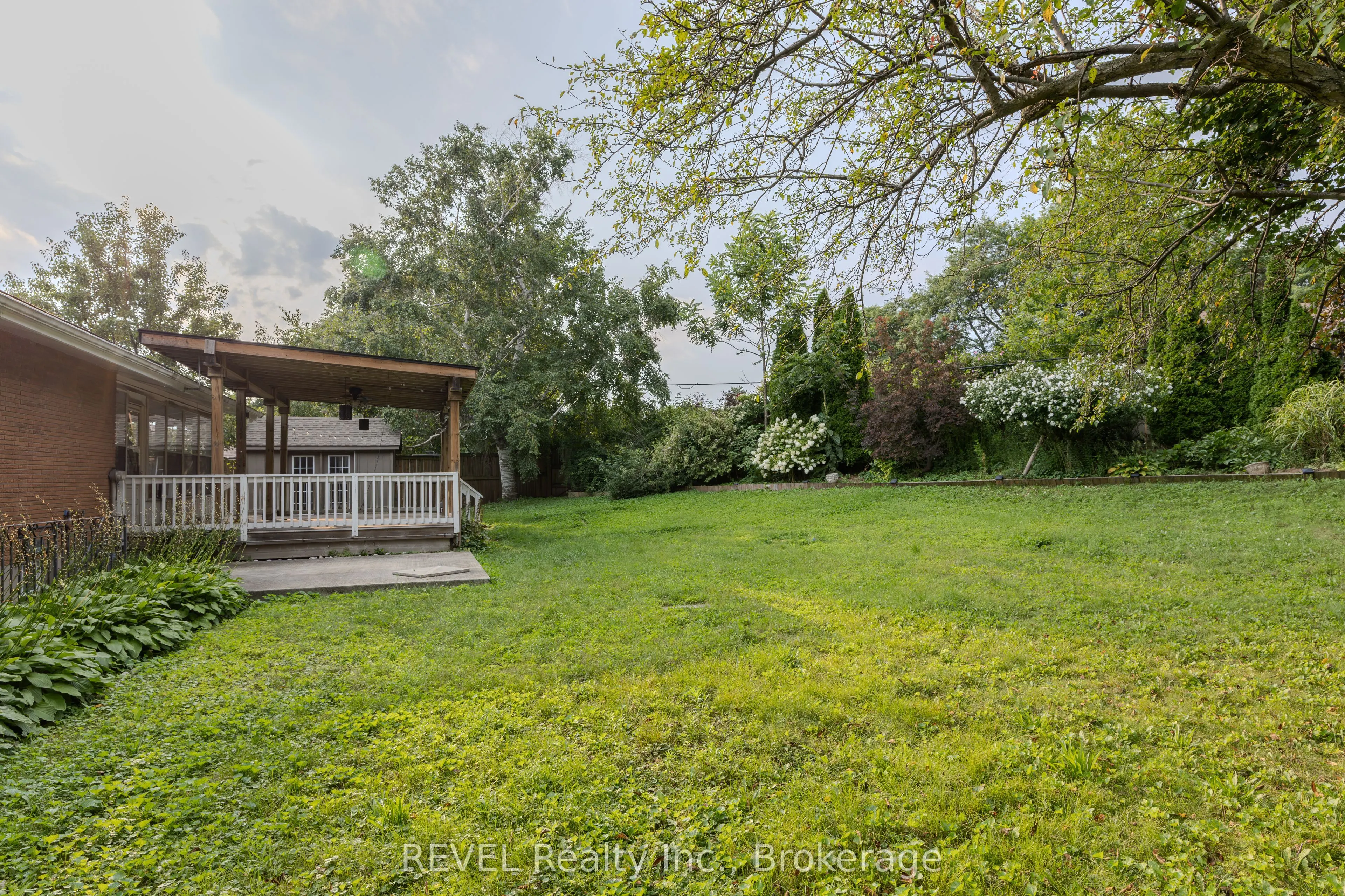 7285 Rolling Acres Crescent