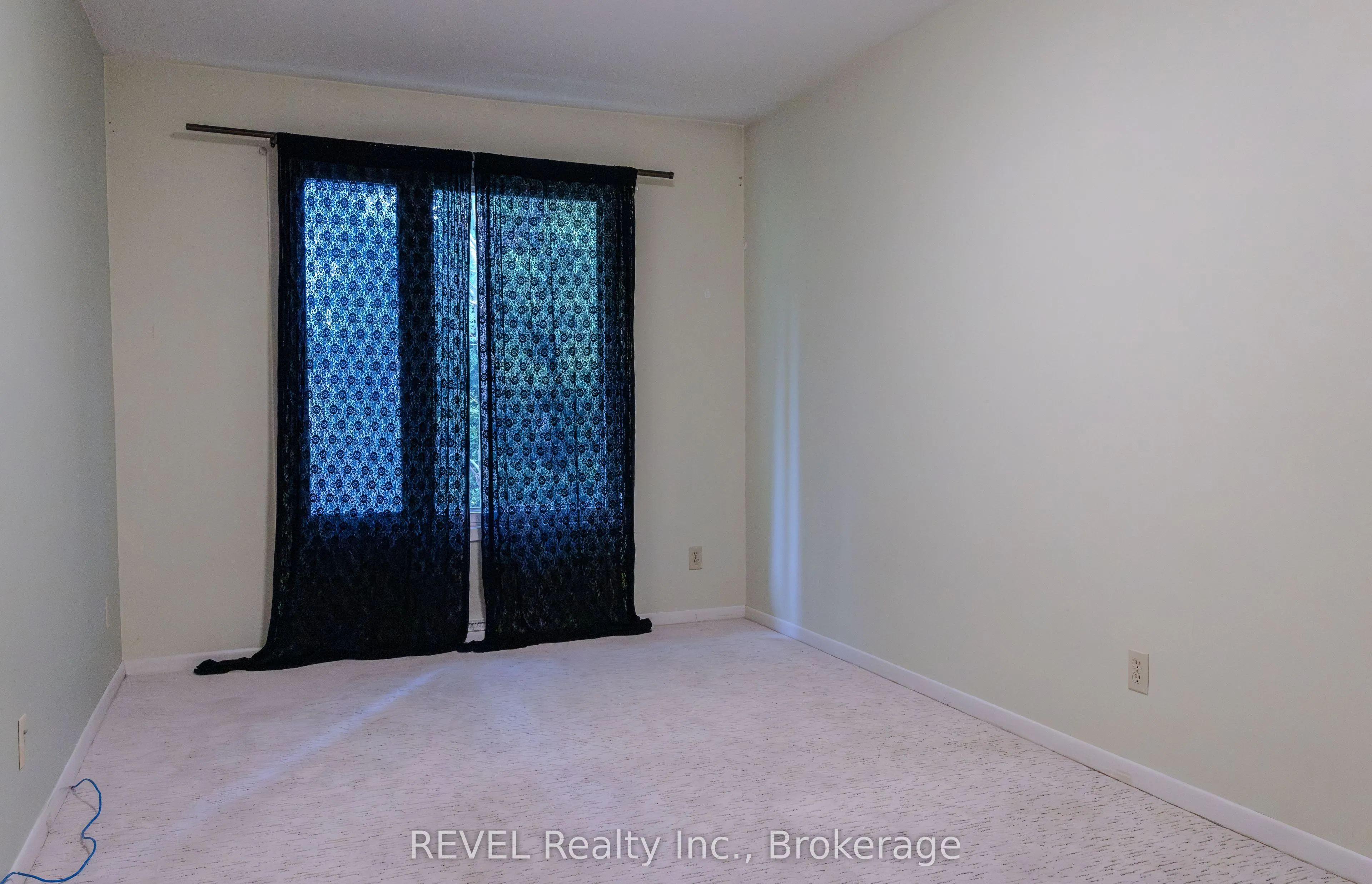 7285 Rolling Acres Crescent