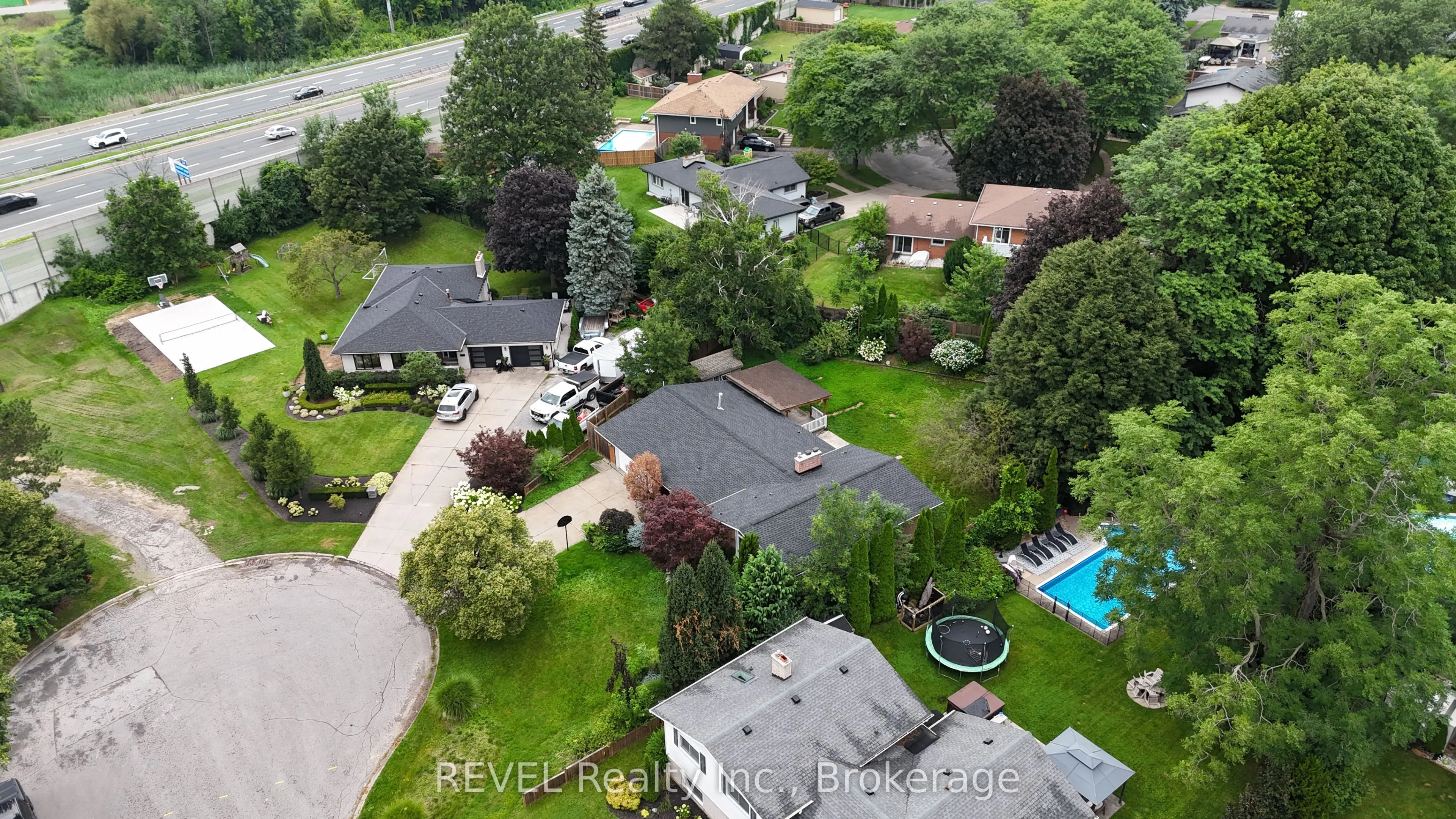 7285 Rolling Acres Crescent