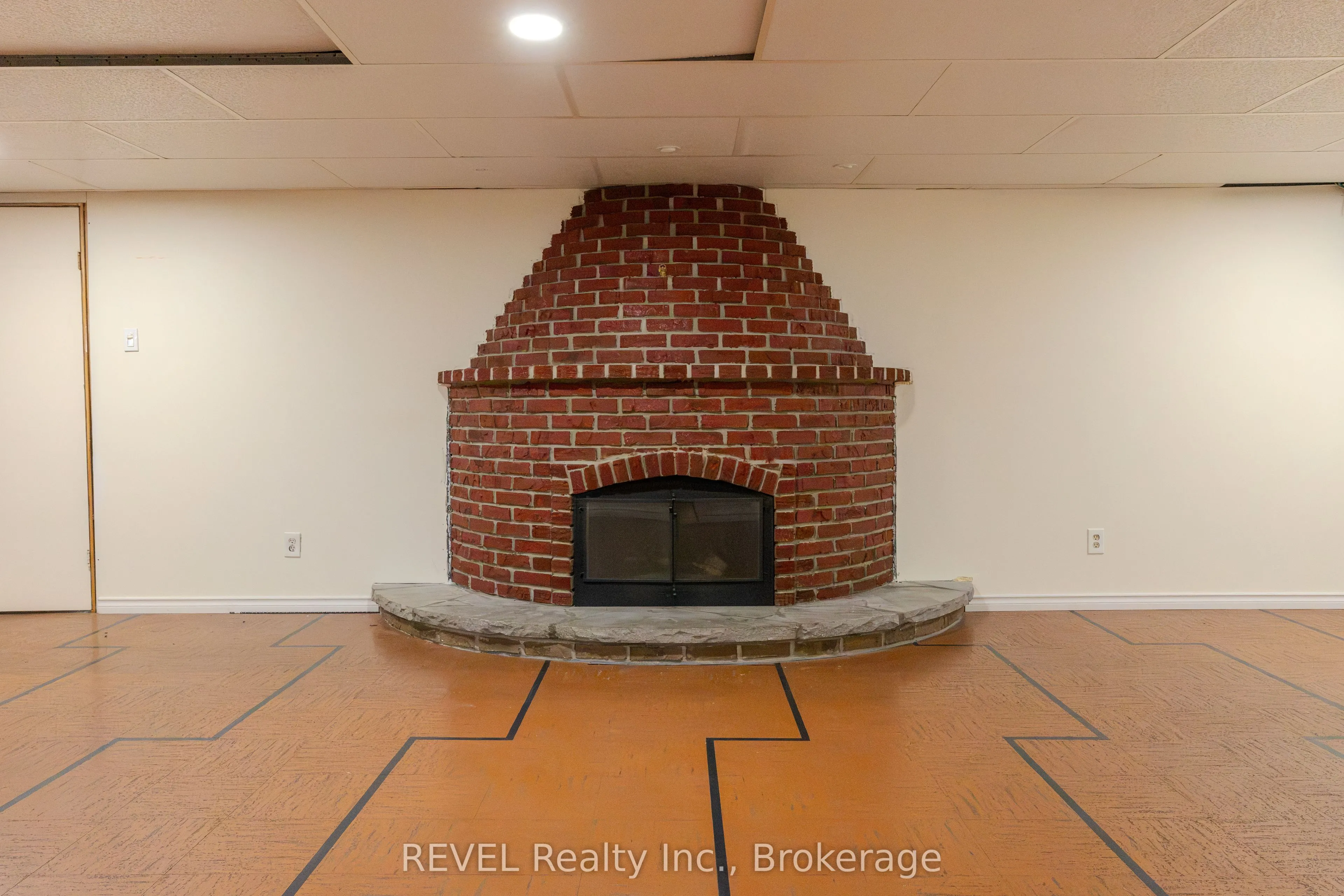 7285 Rolling Acres Crescent