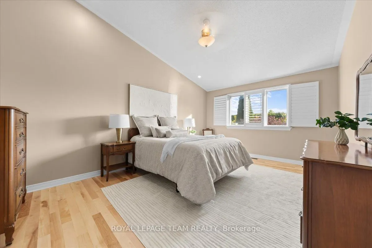 6 Amberlakes Drive