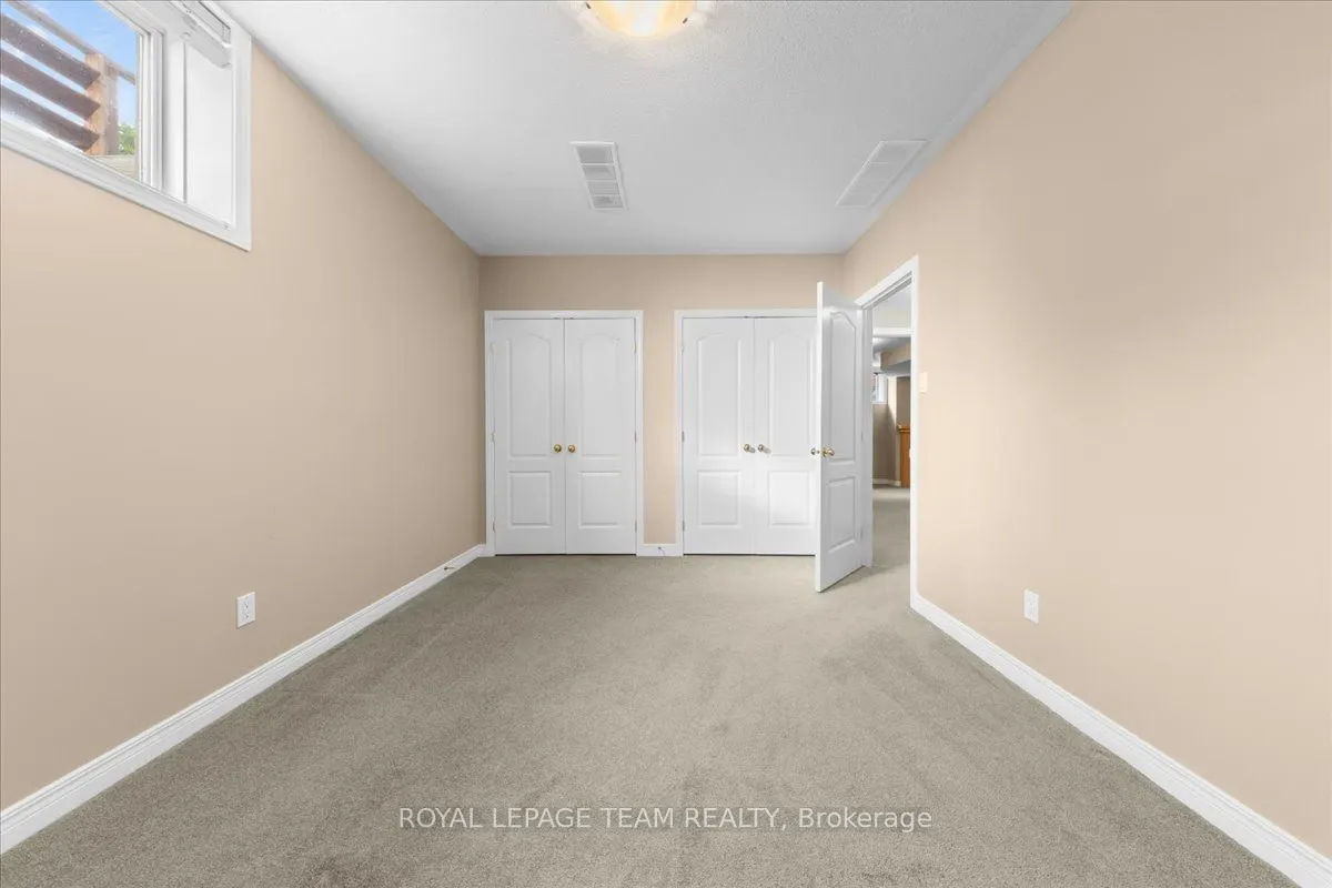 6 Amberlakes Drive