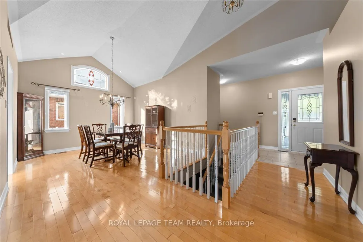 6 Amberlakes Drive