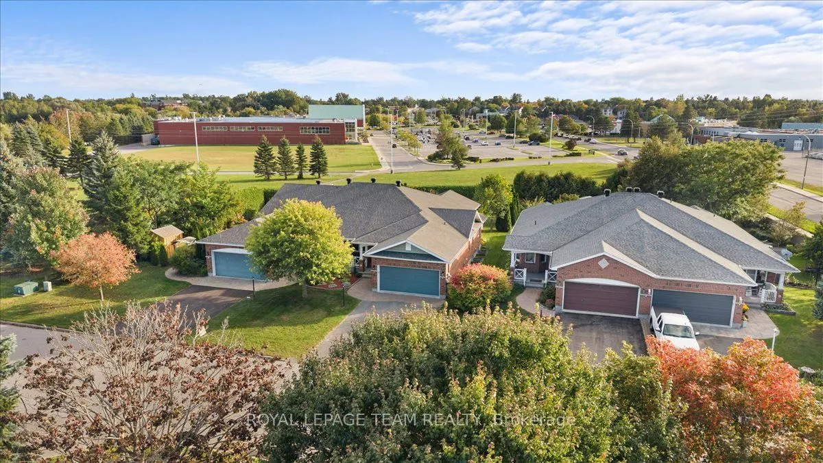 6 Amberlakes Drive