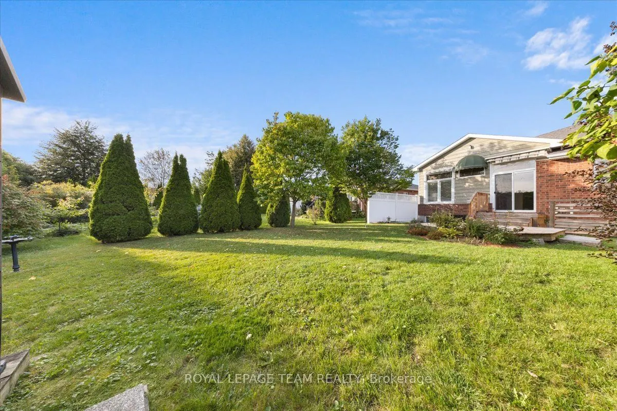 6 Amberlakes Drive