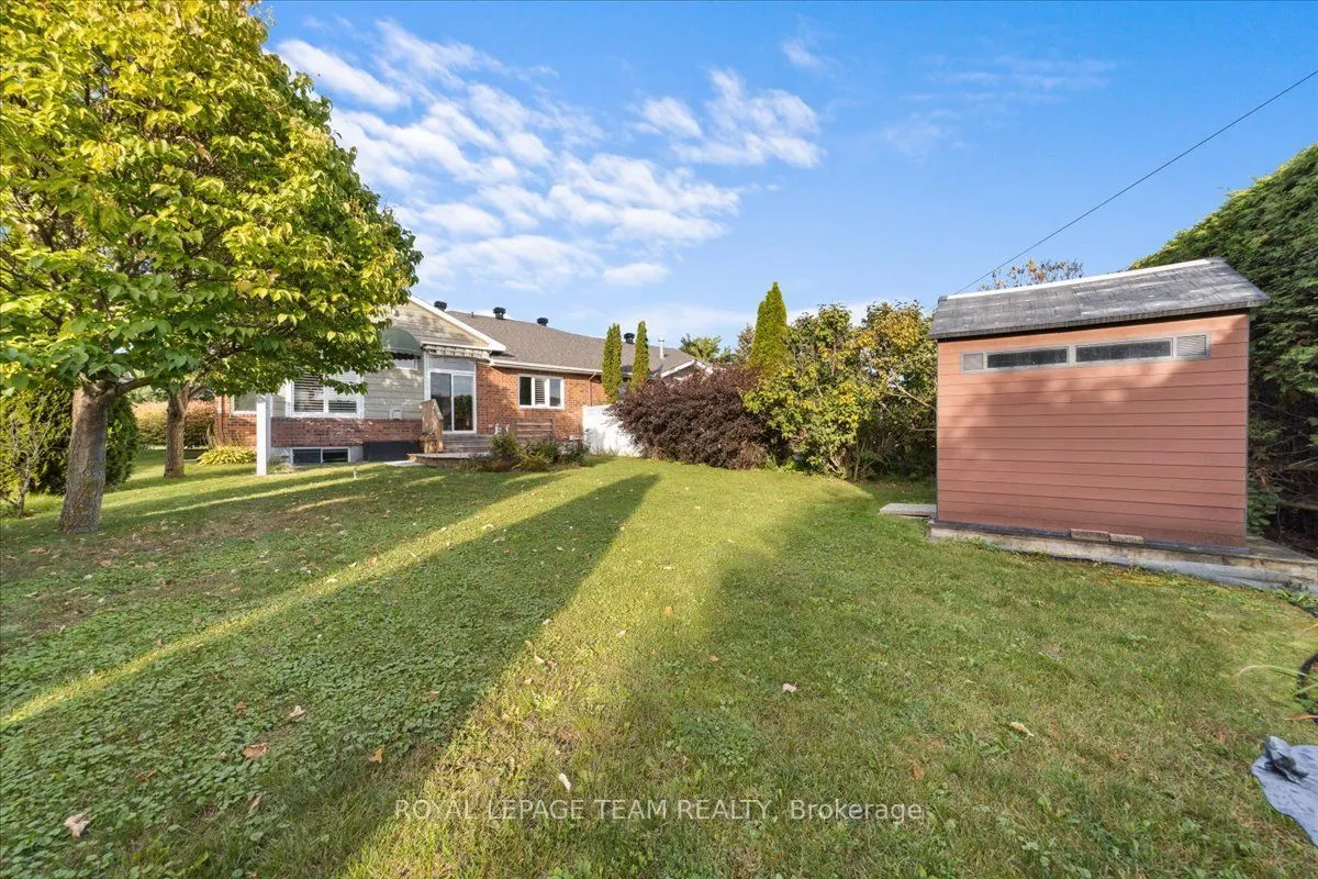 6 Amberlakes Drive