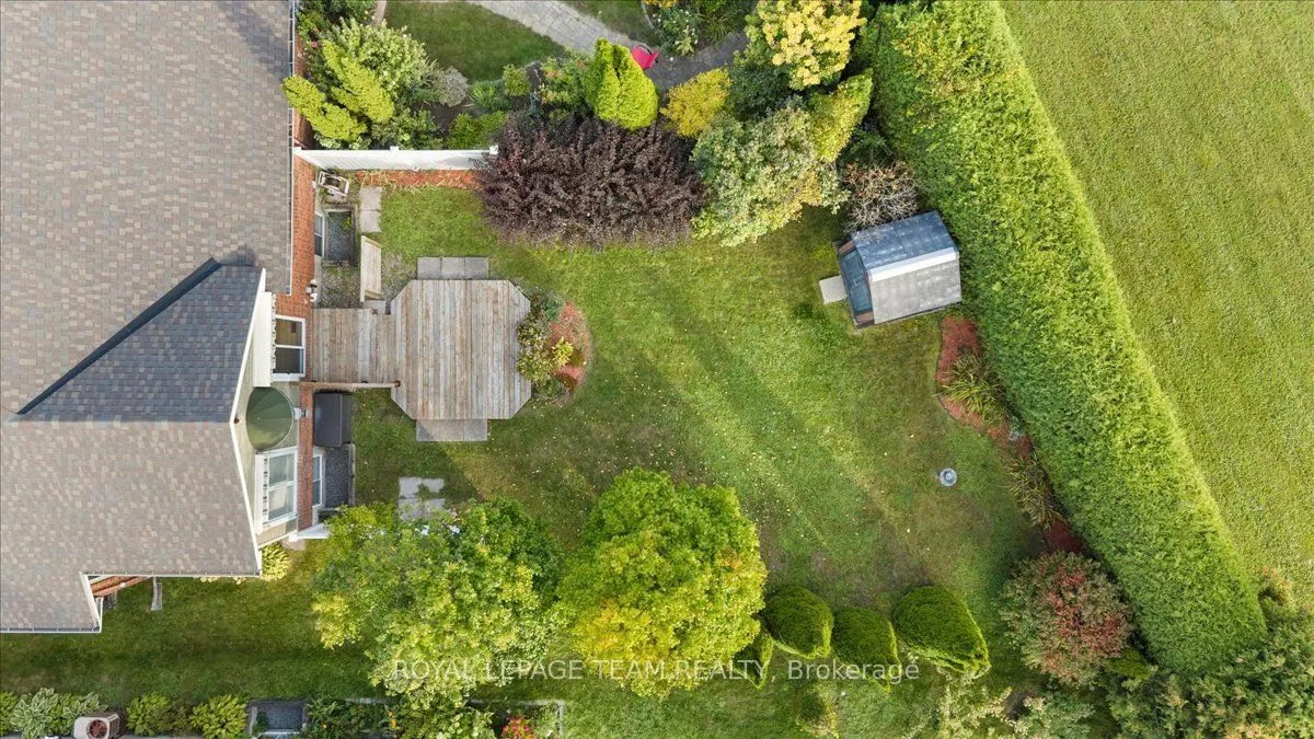 6 Amberlakes Drive
