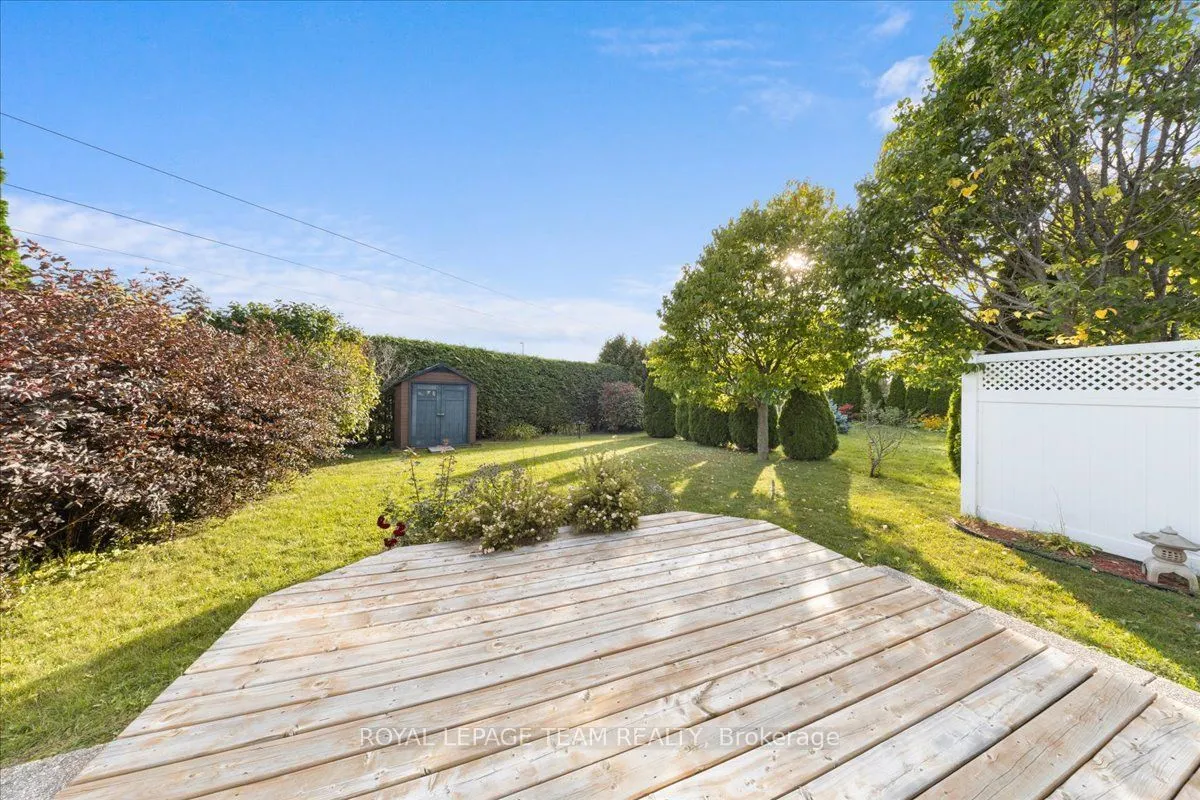 6 Amberlakes Drive