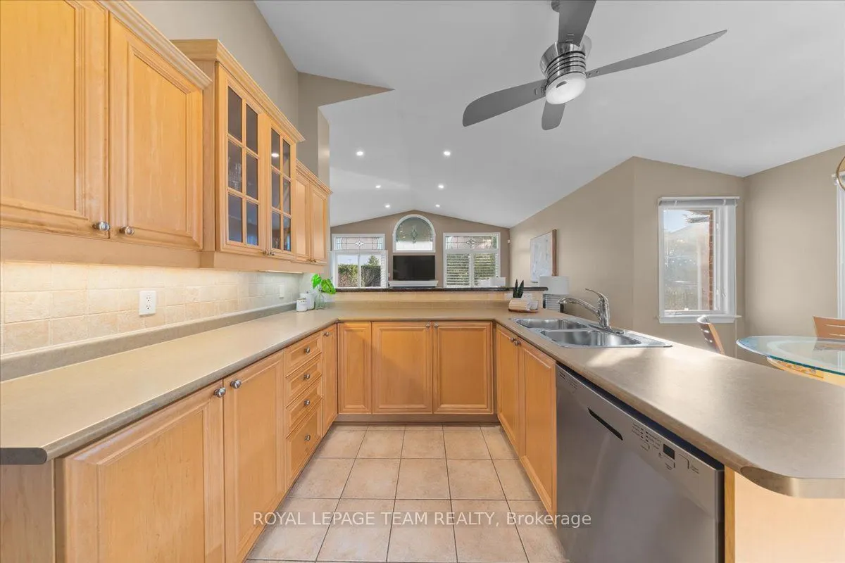 6 Amberlakes Drive