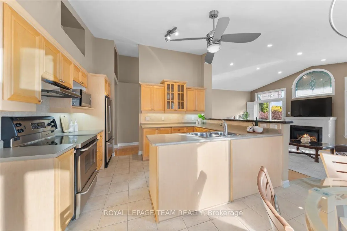 6 Amberlakes Drive