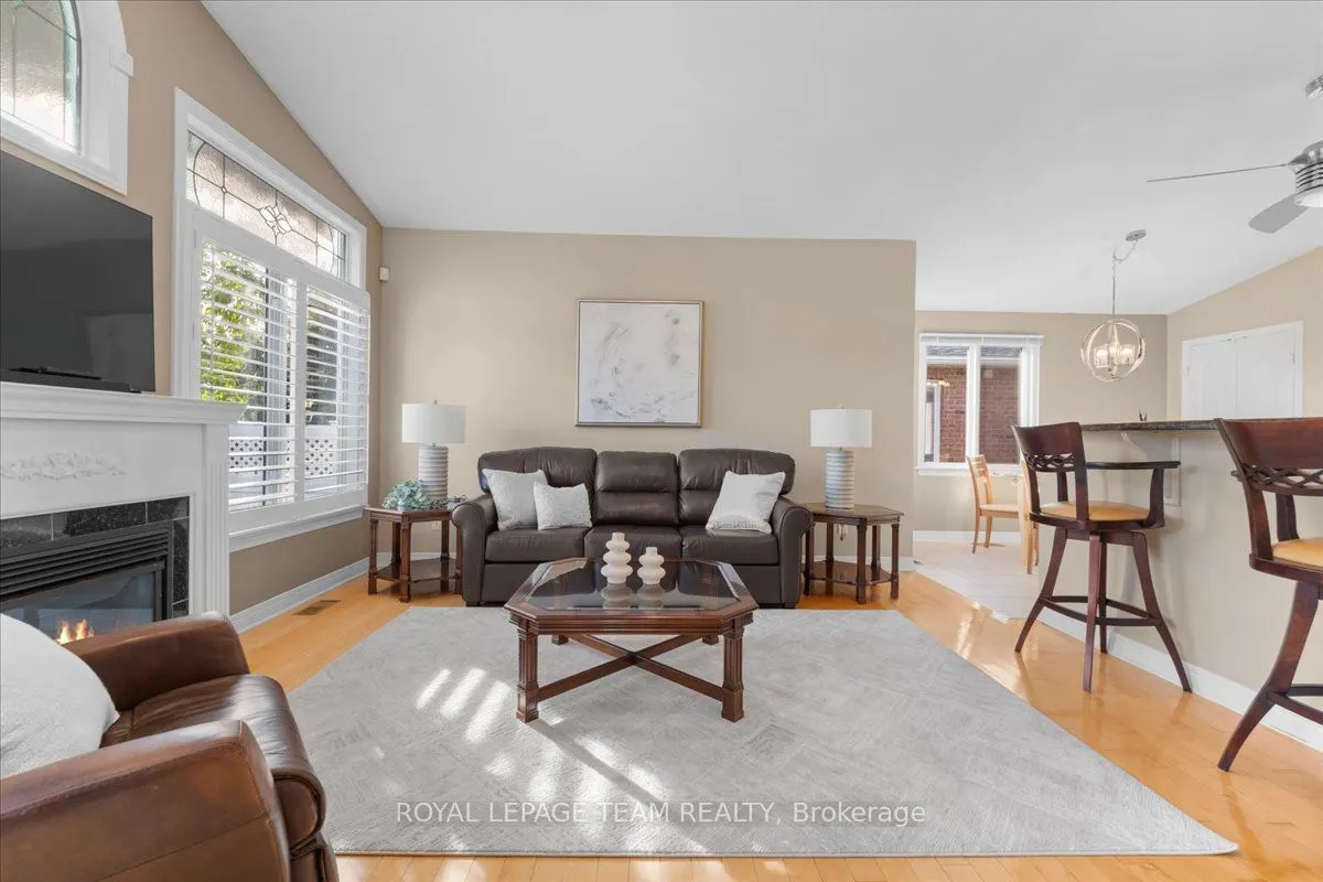 6 Amberlakes Drive