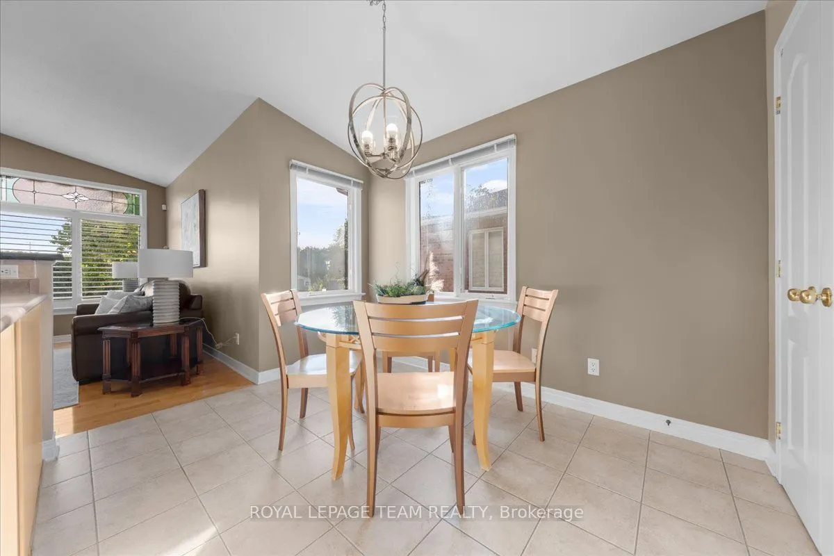 6 Amberlakes Drive