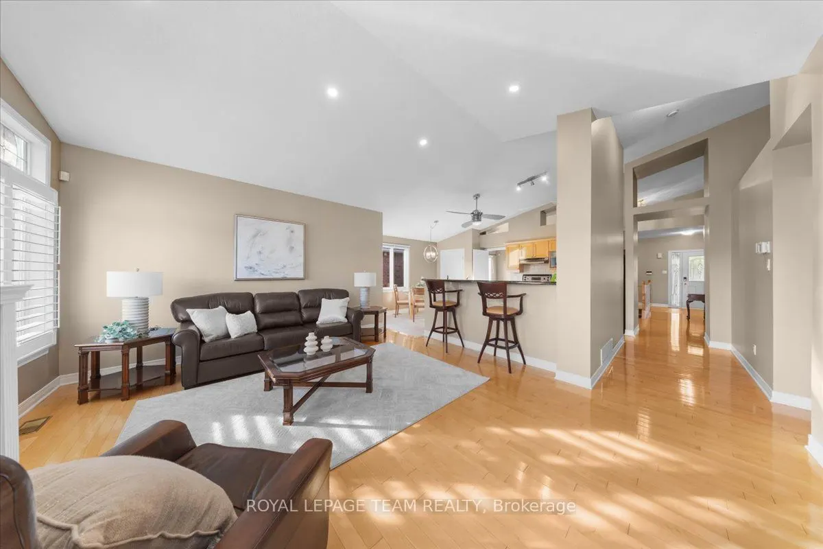 6 Amberlakes Drive