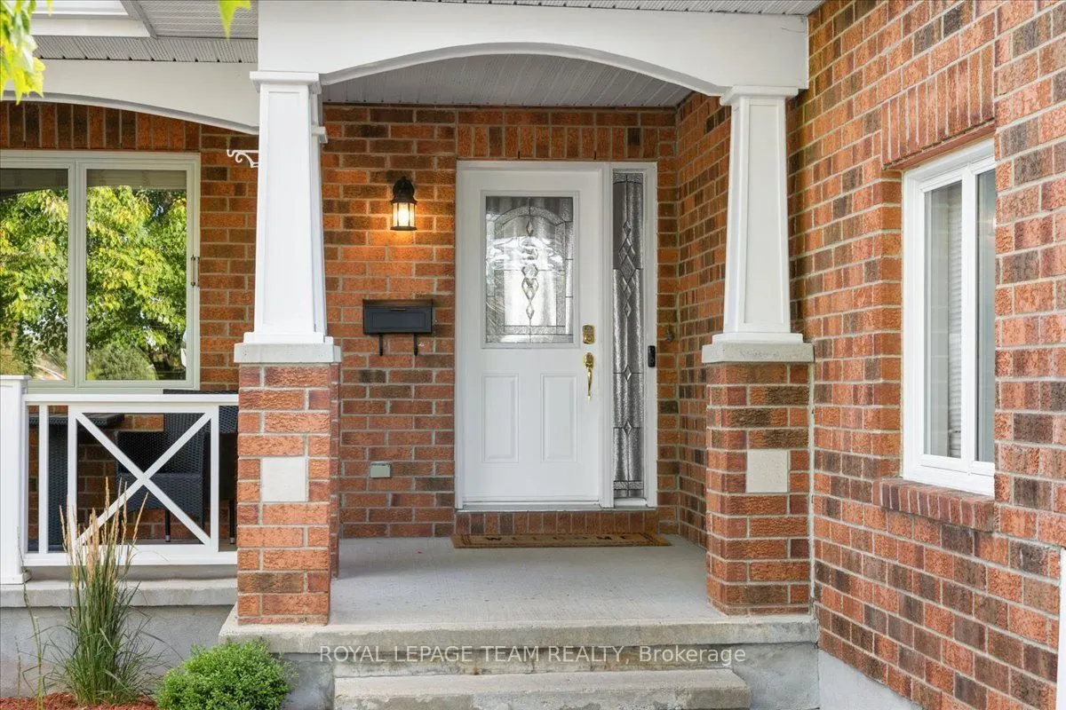 6 Amberlakes Drive
