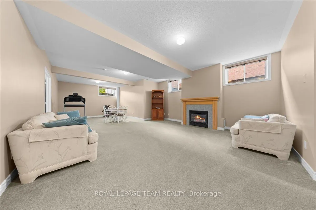 6 Amberlakes Drive