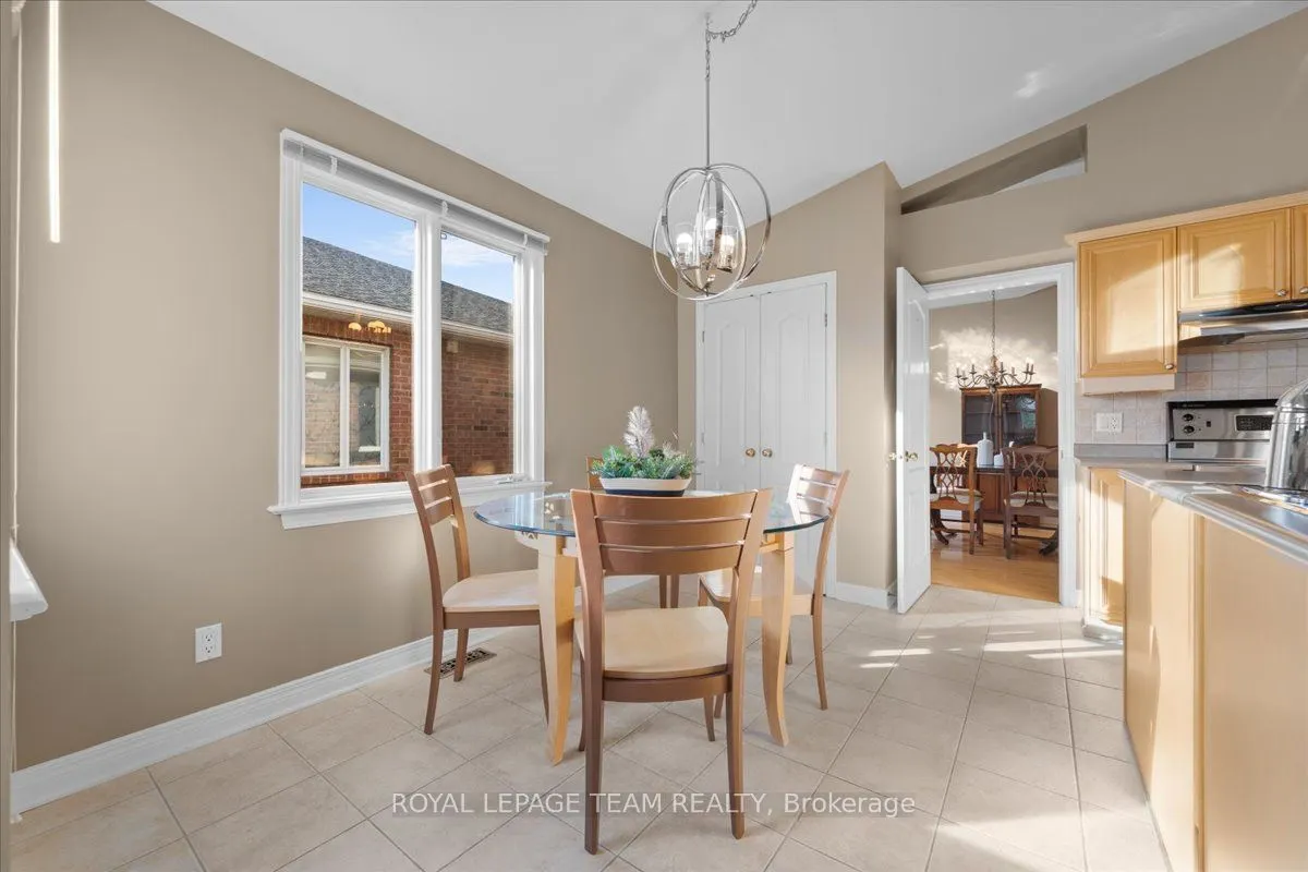 6 Amberlakes Drive