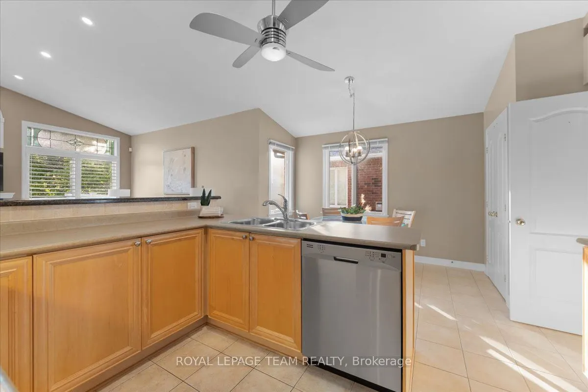 6 Amberlakes Drive
