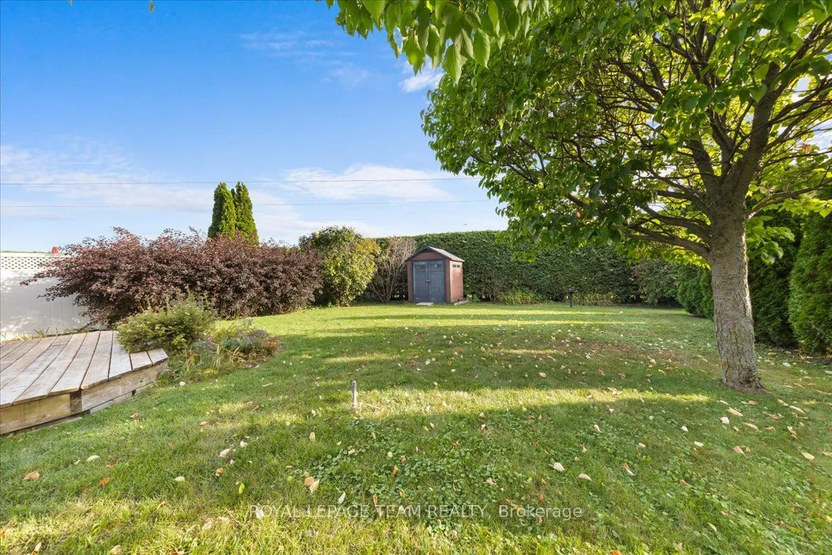 6 Amberlakes Drive