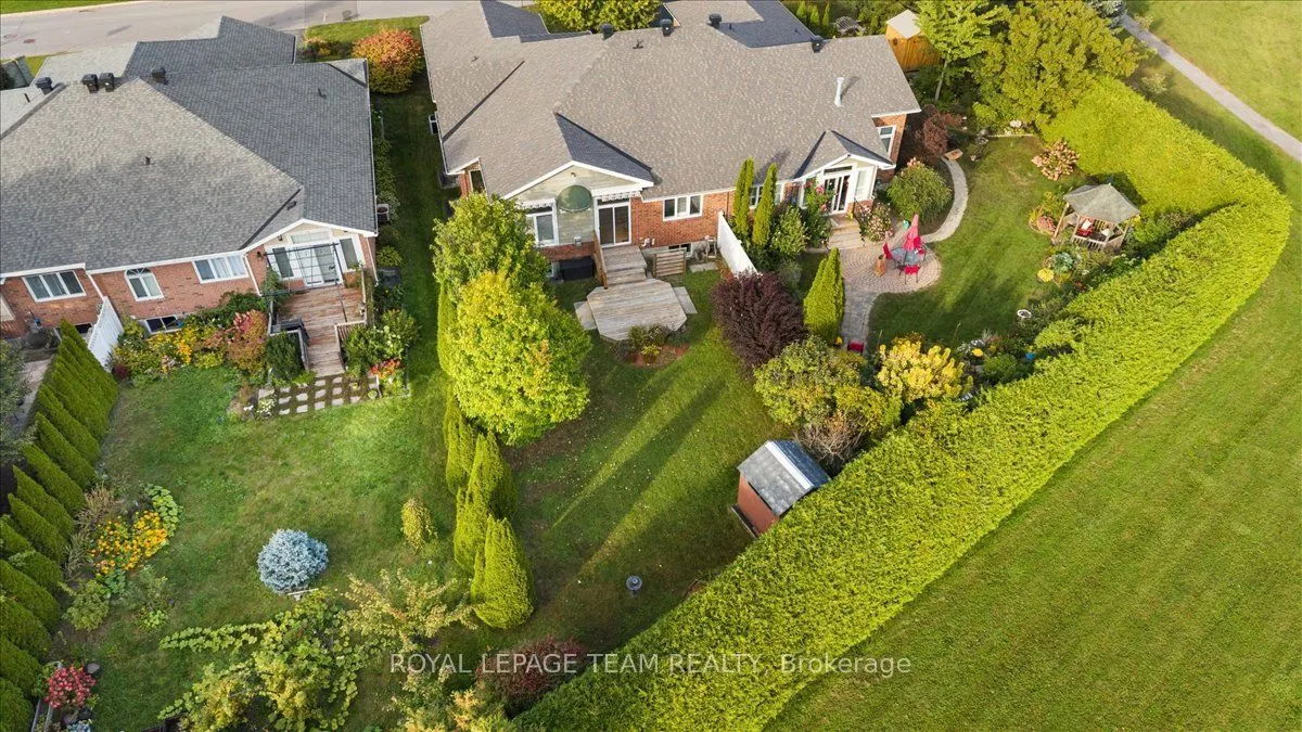 6 Amberlakes Drive