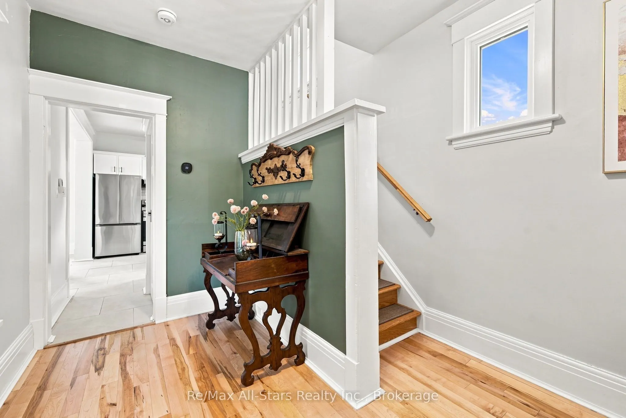 20 Mary Street E
