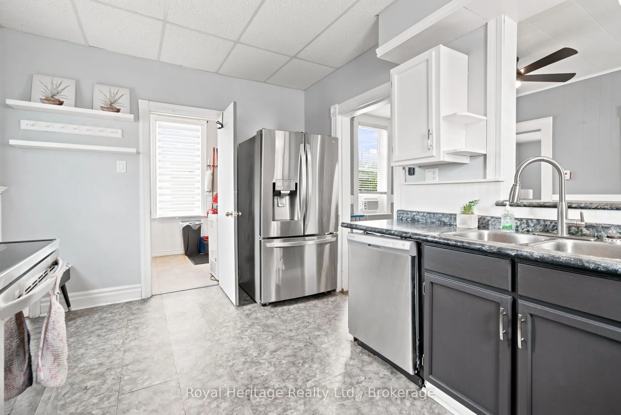 61 Lindsay Street N