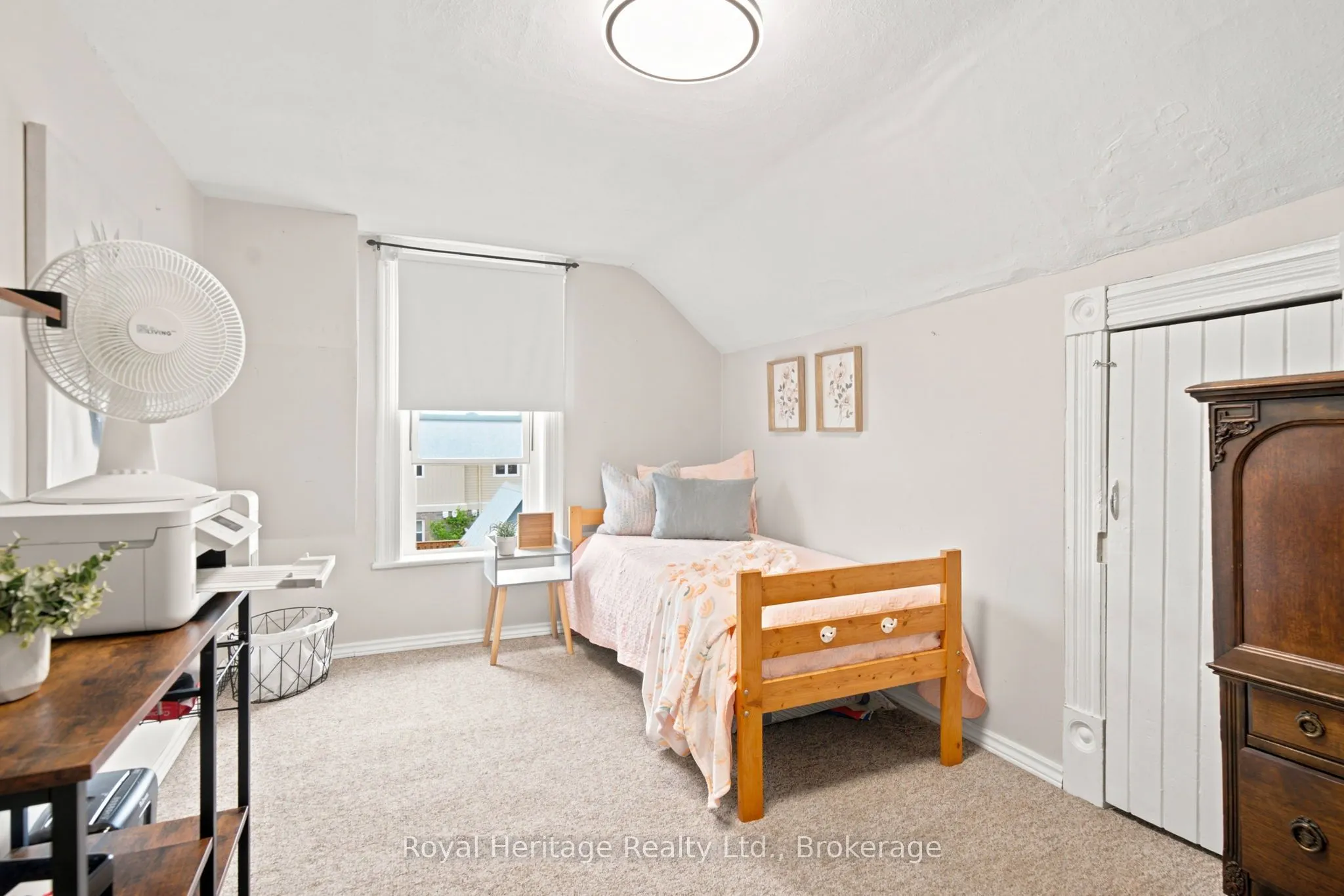 61 Lindsay Street N