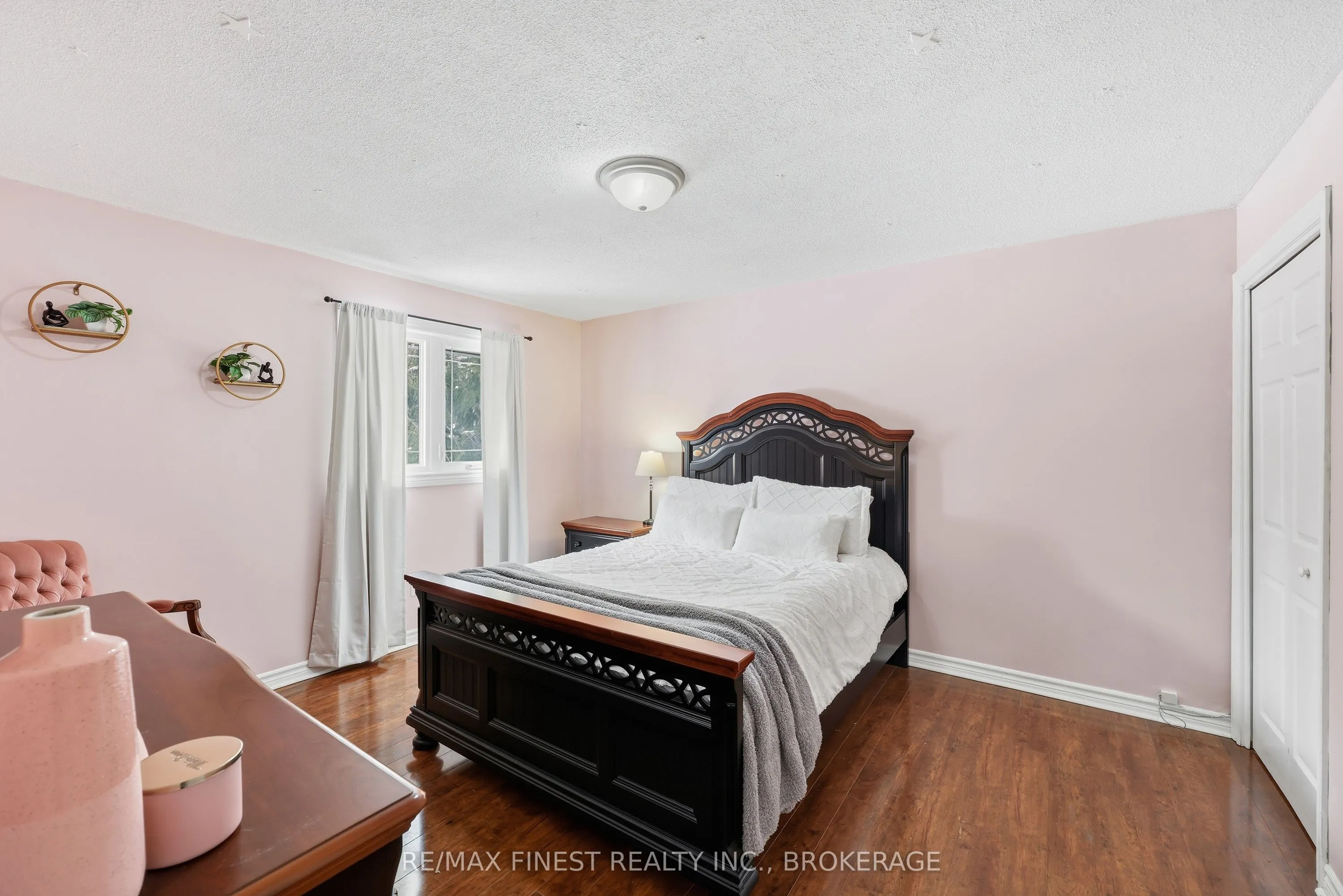 2518 Rideau Ferry Road