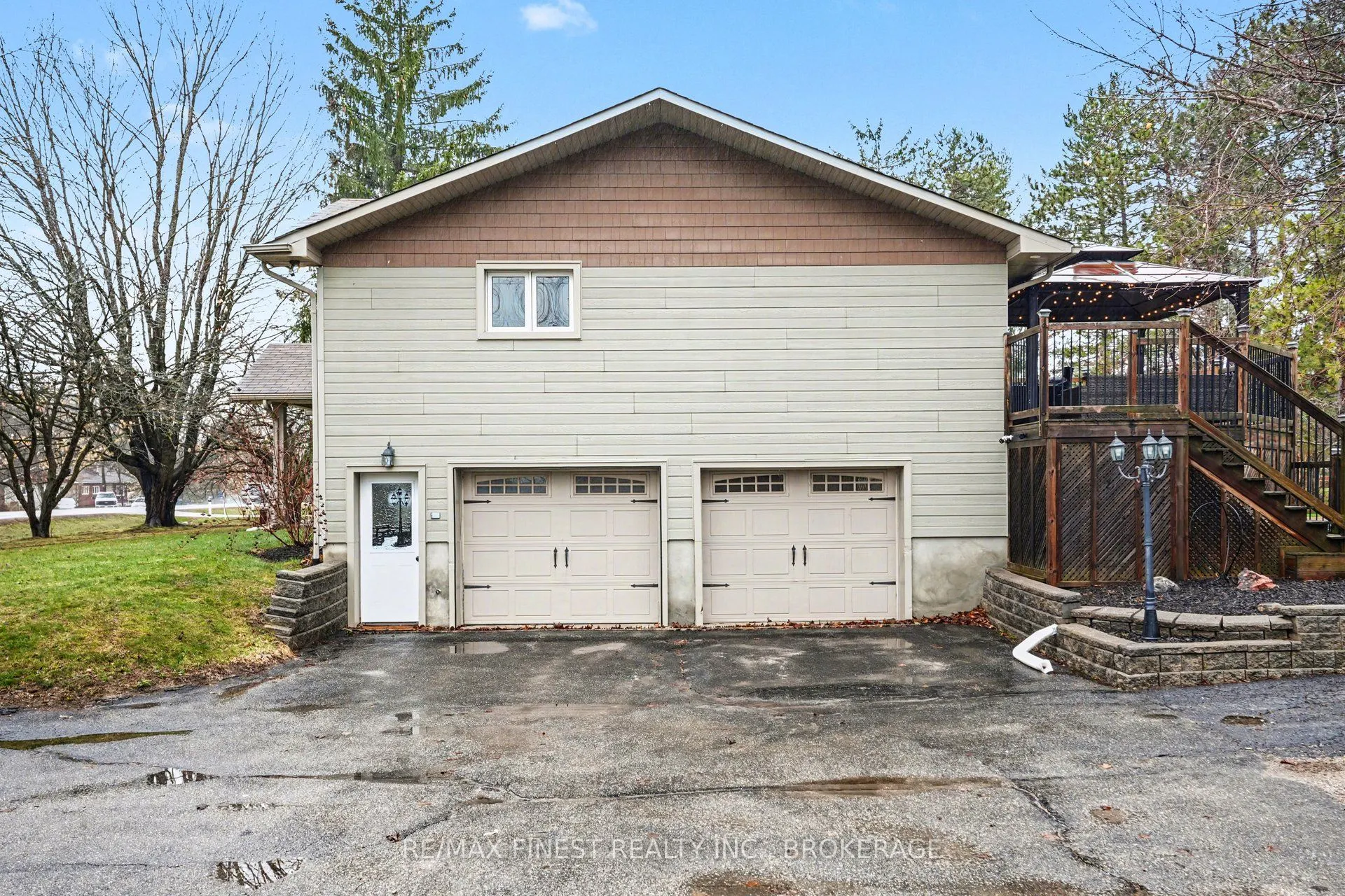 2518 Rideau Ferry Road