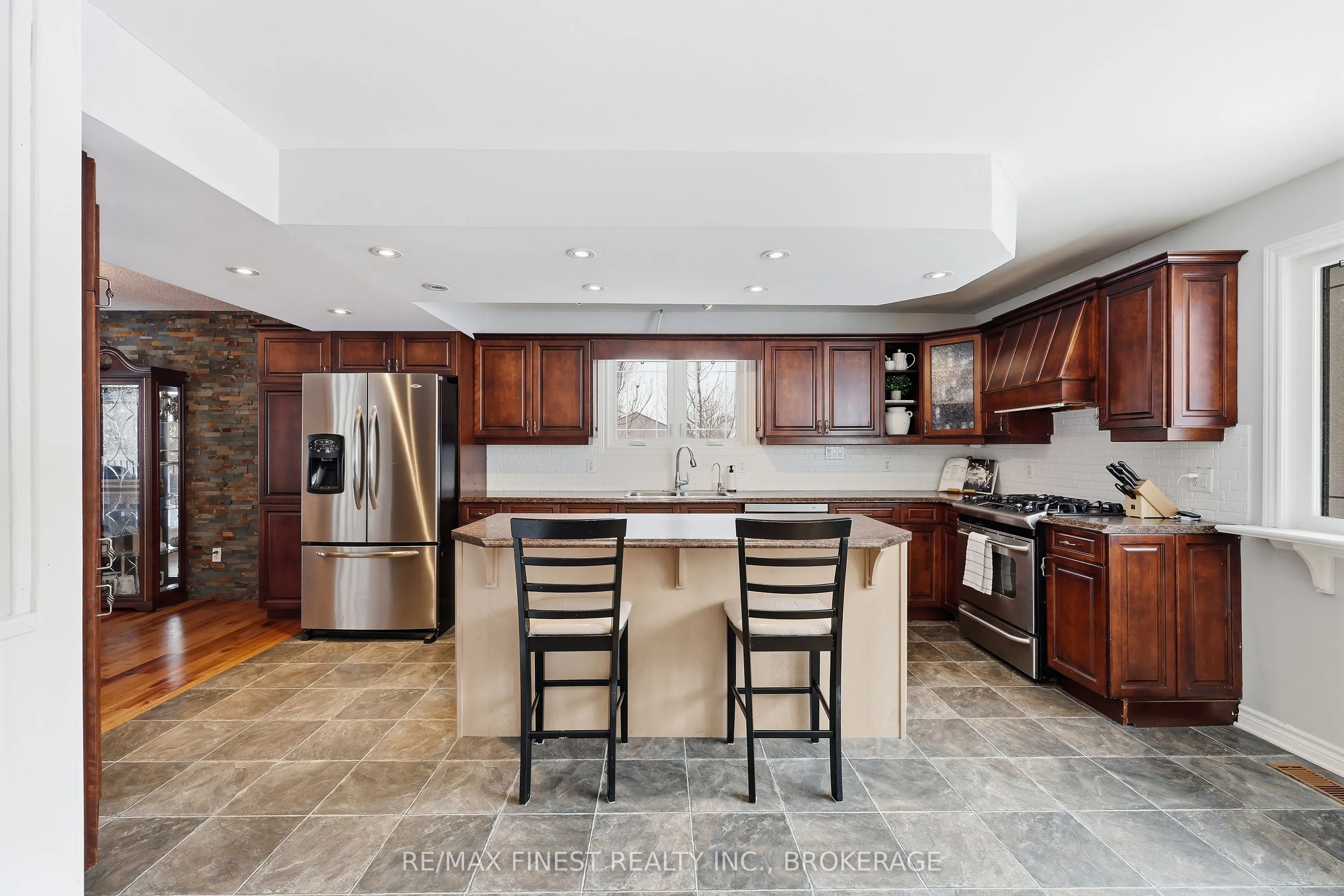 2518 Rideau Ferry Road