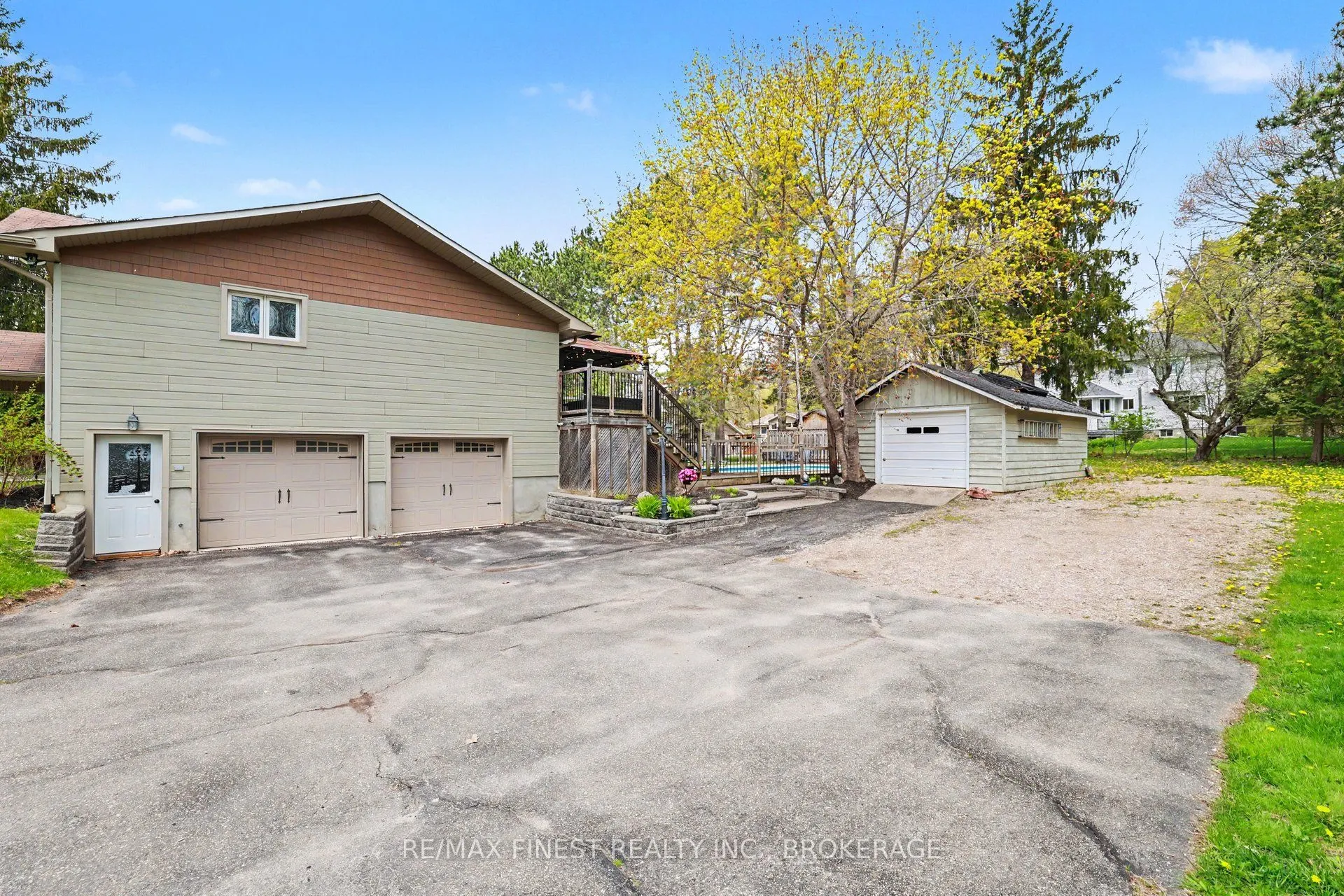 2518 Rideau Ferry Road