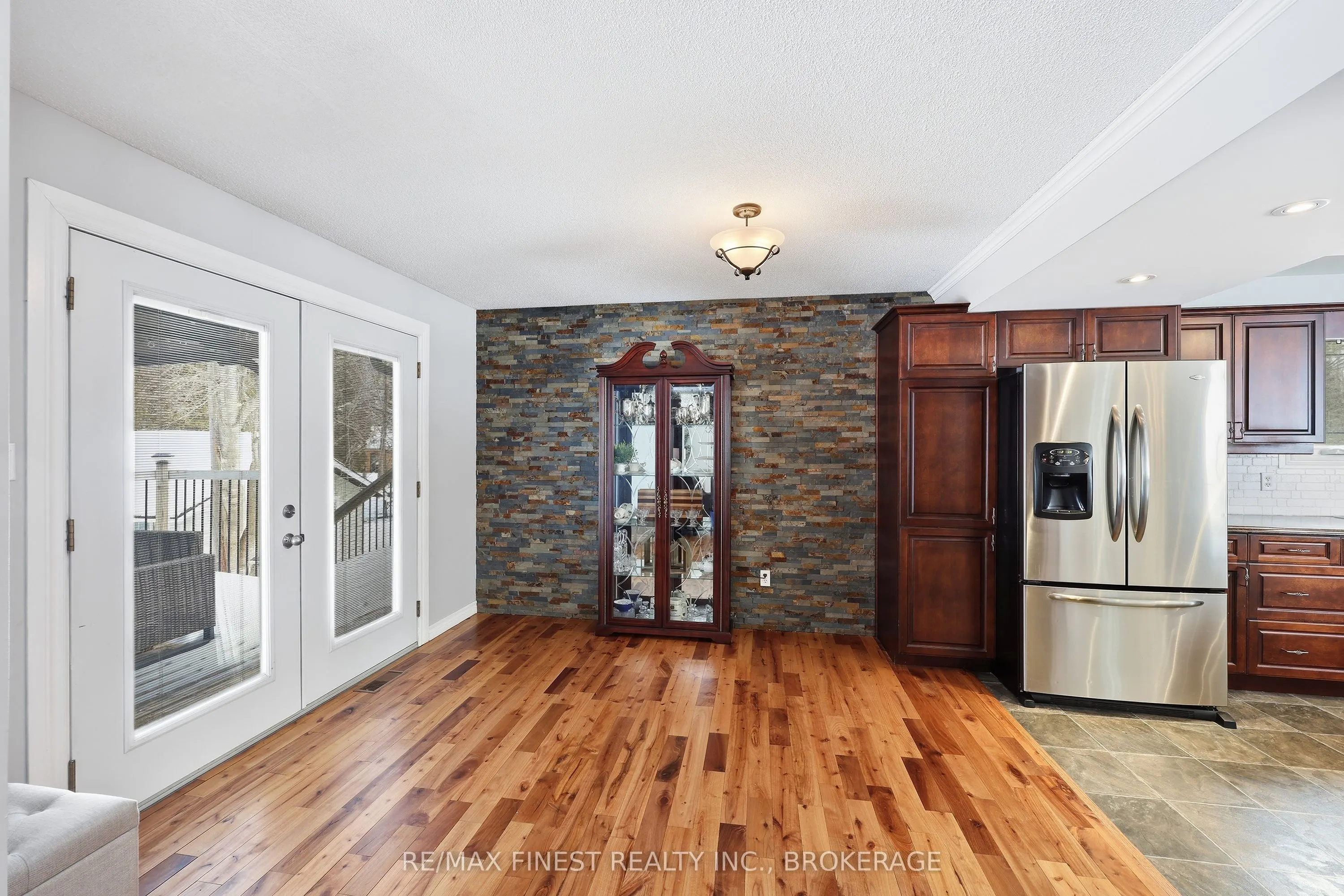 2518 Rideau Ferry Road