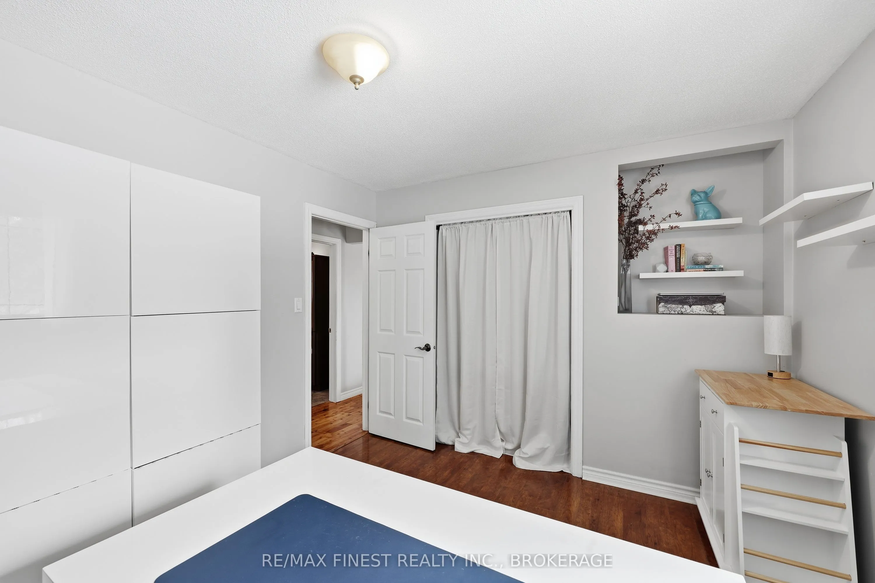 2518 Rideau Ferry Road