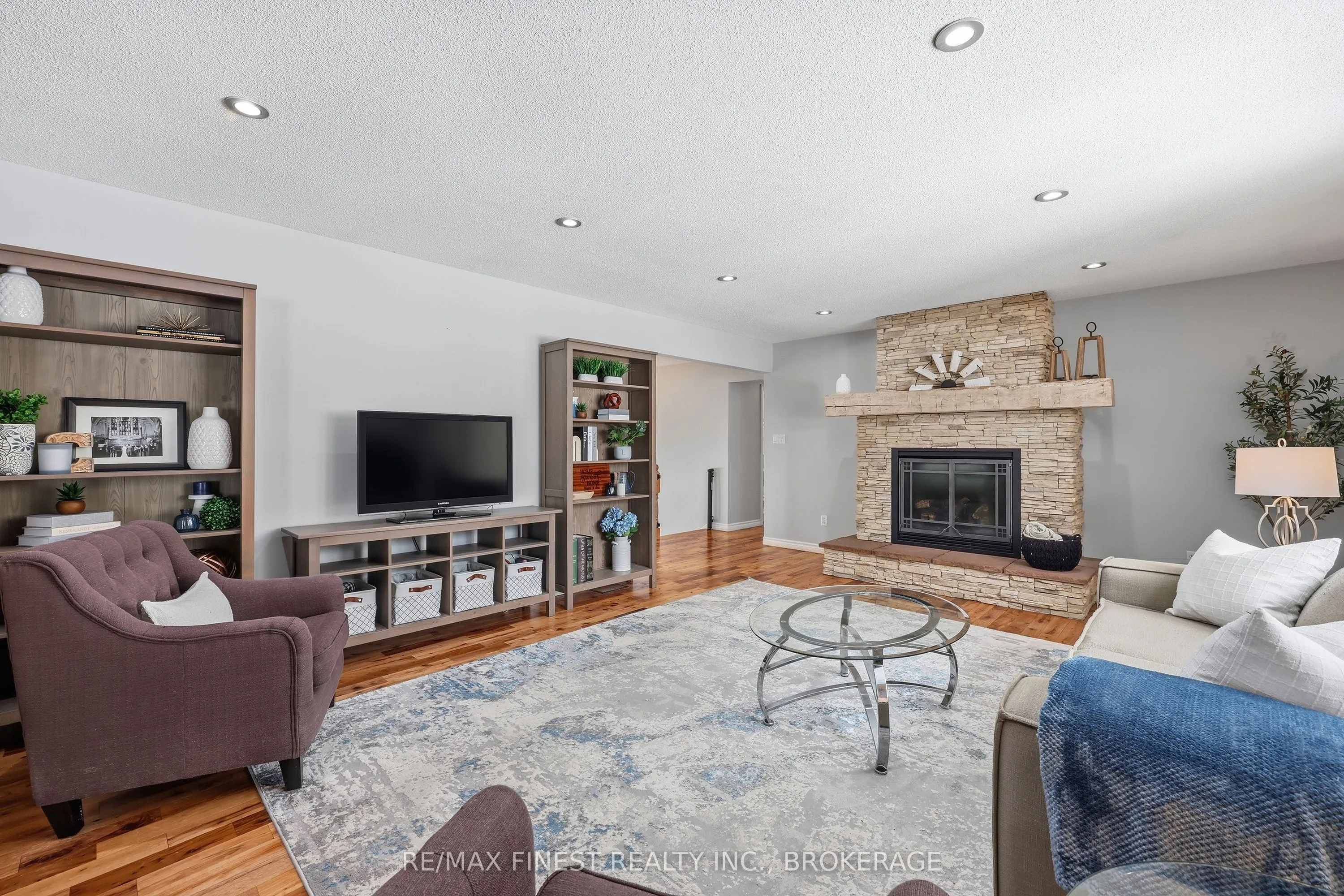 2518 Rideau Ferry Road