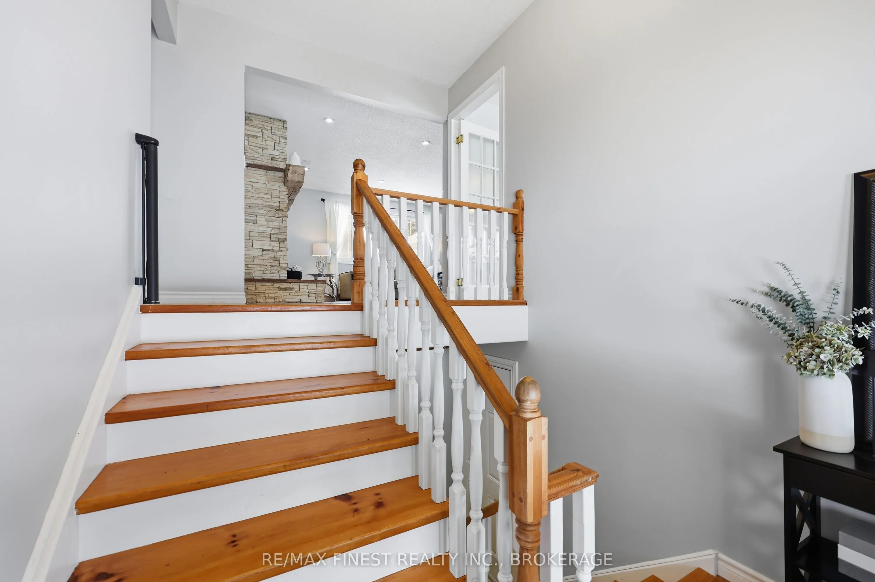 2518 Rideau Ferry Road
