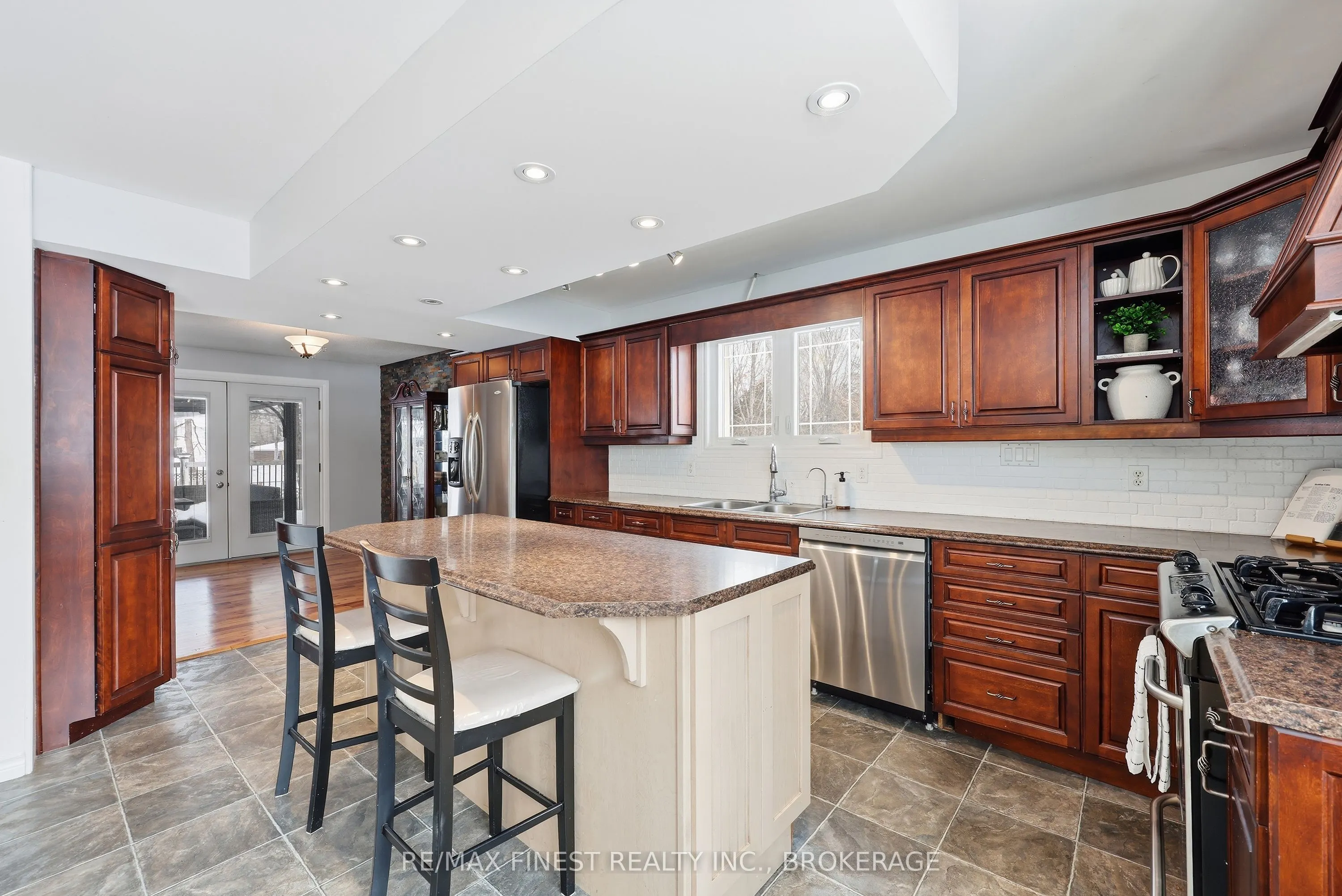2518 Rideau Ferry Road