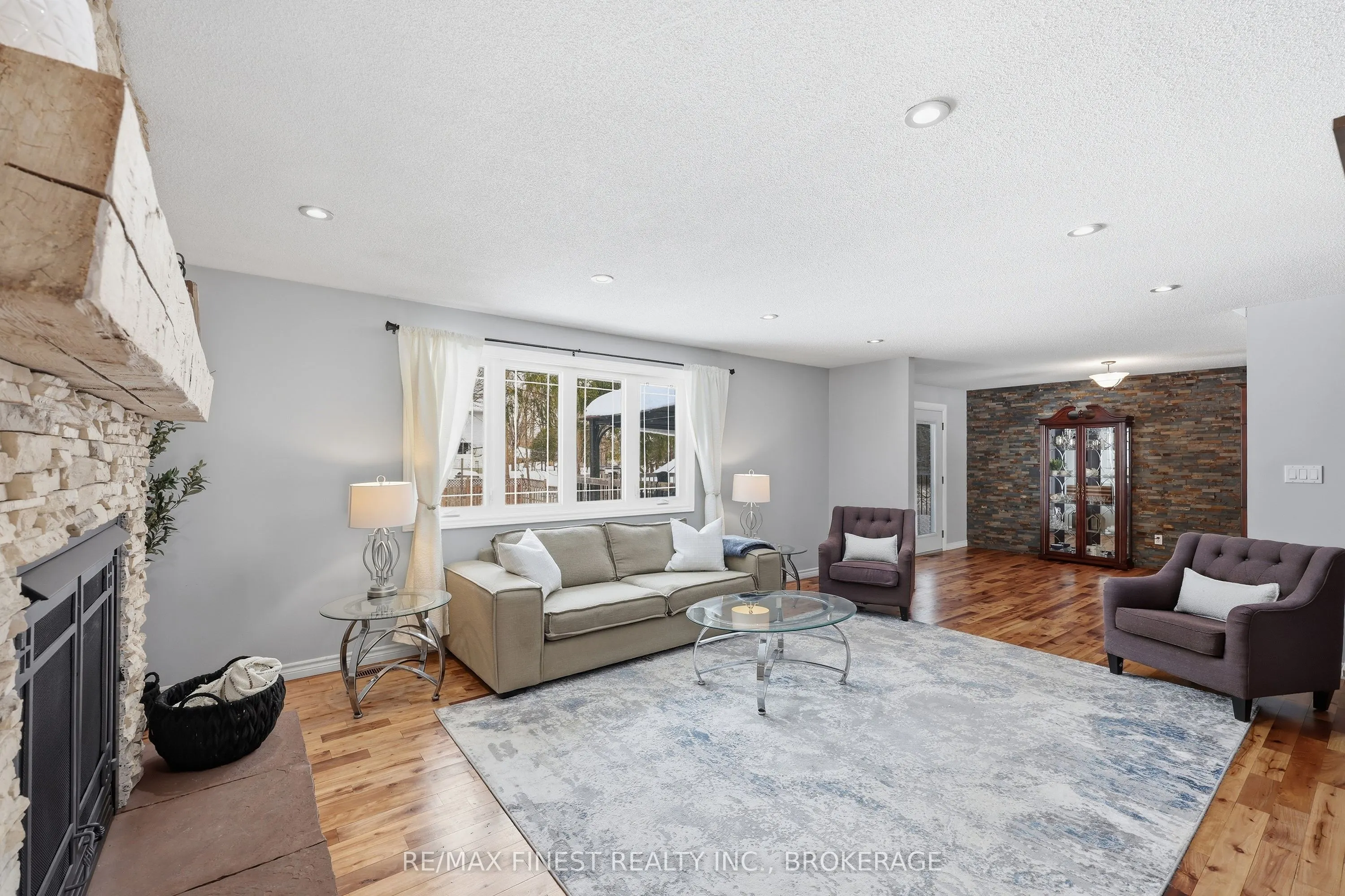 2518 Rideau Ferry Road