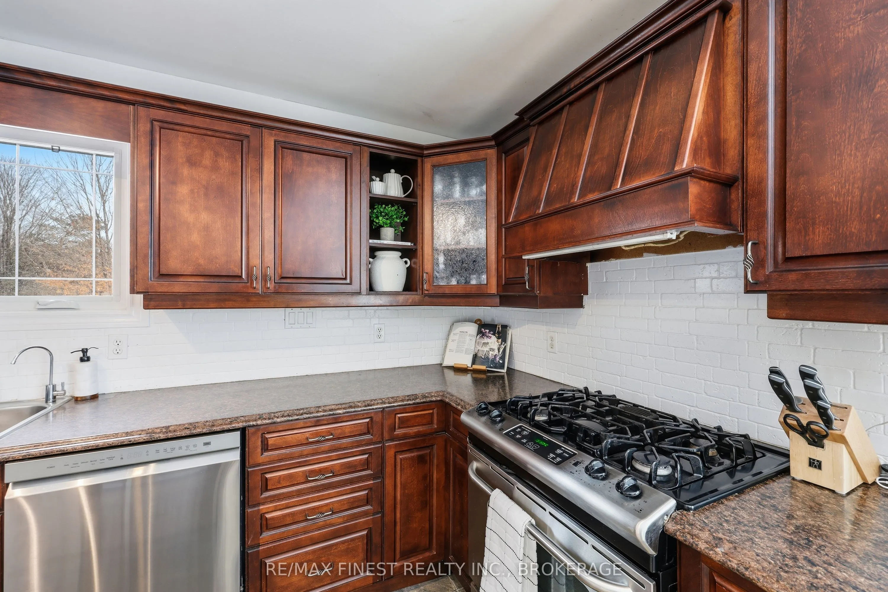 2518 Rideau Ferry Road