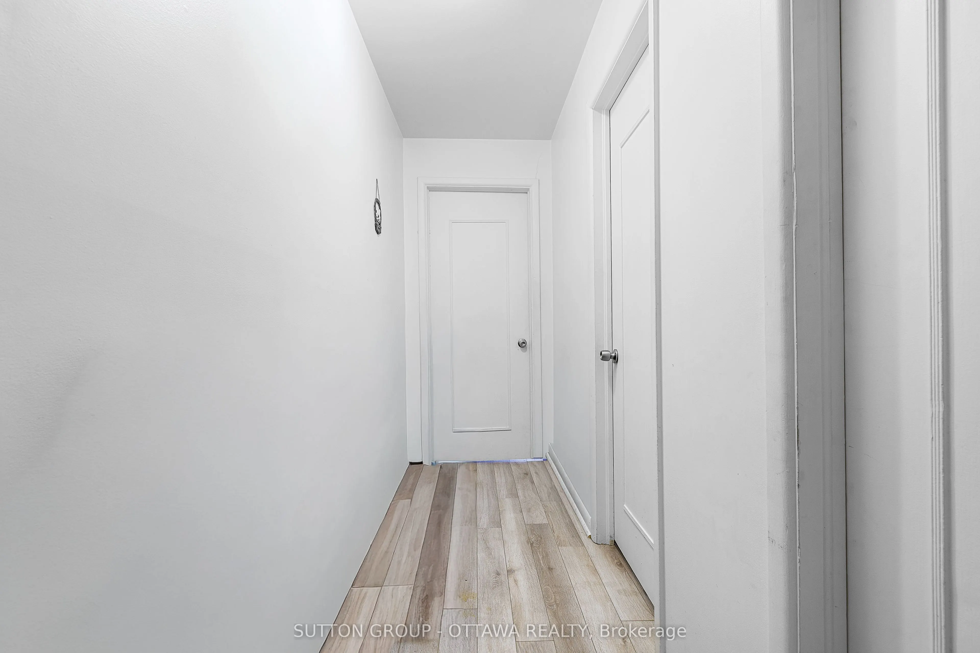 669-671 Main Street E
