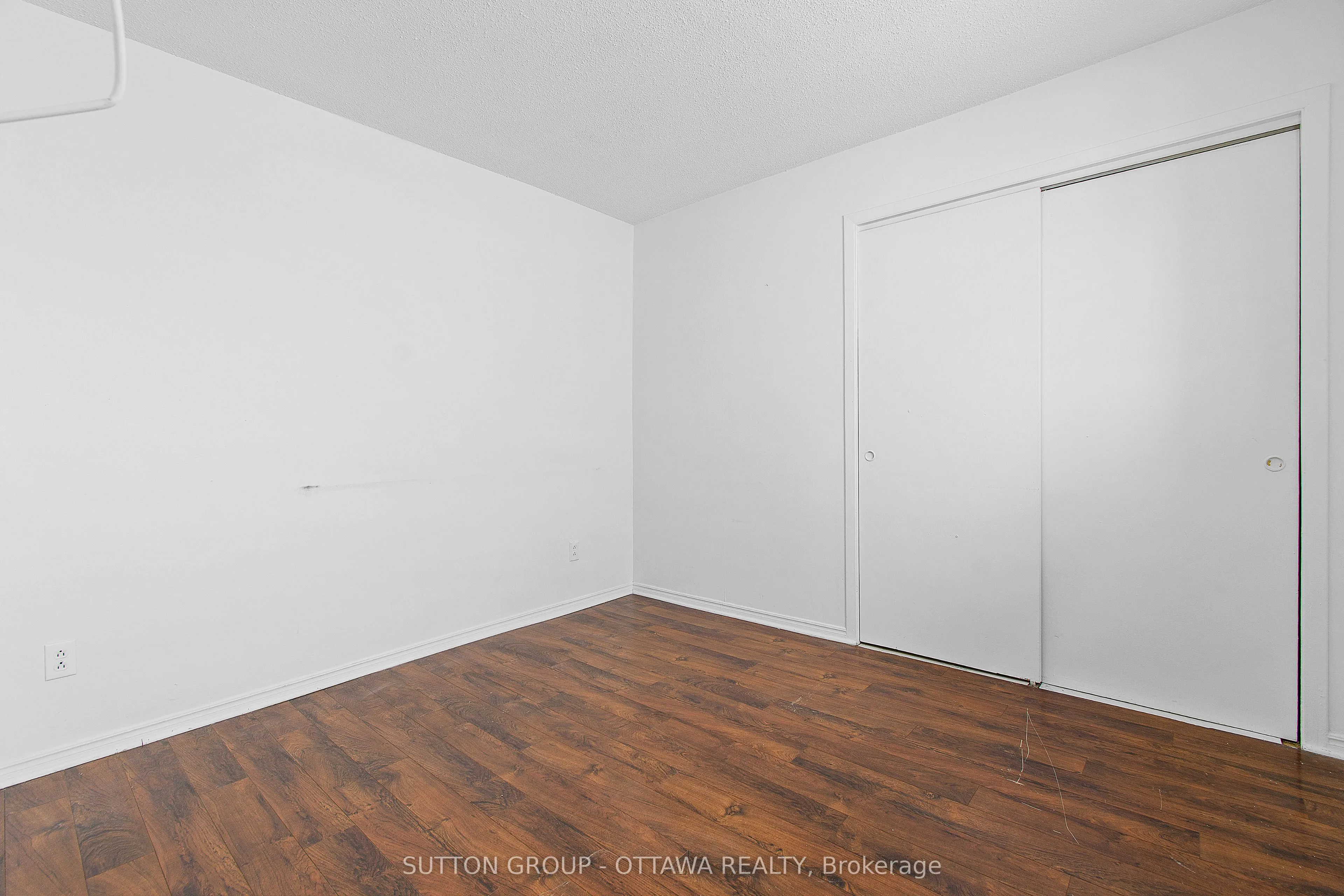 669-671 Main Street E