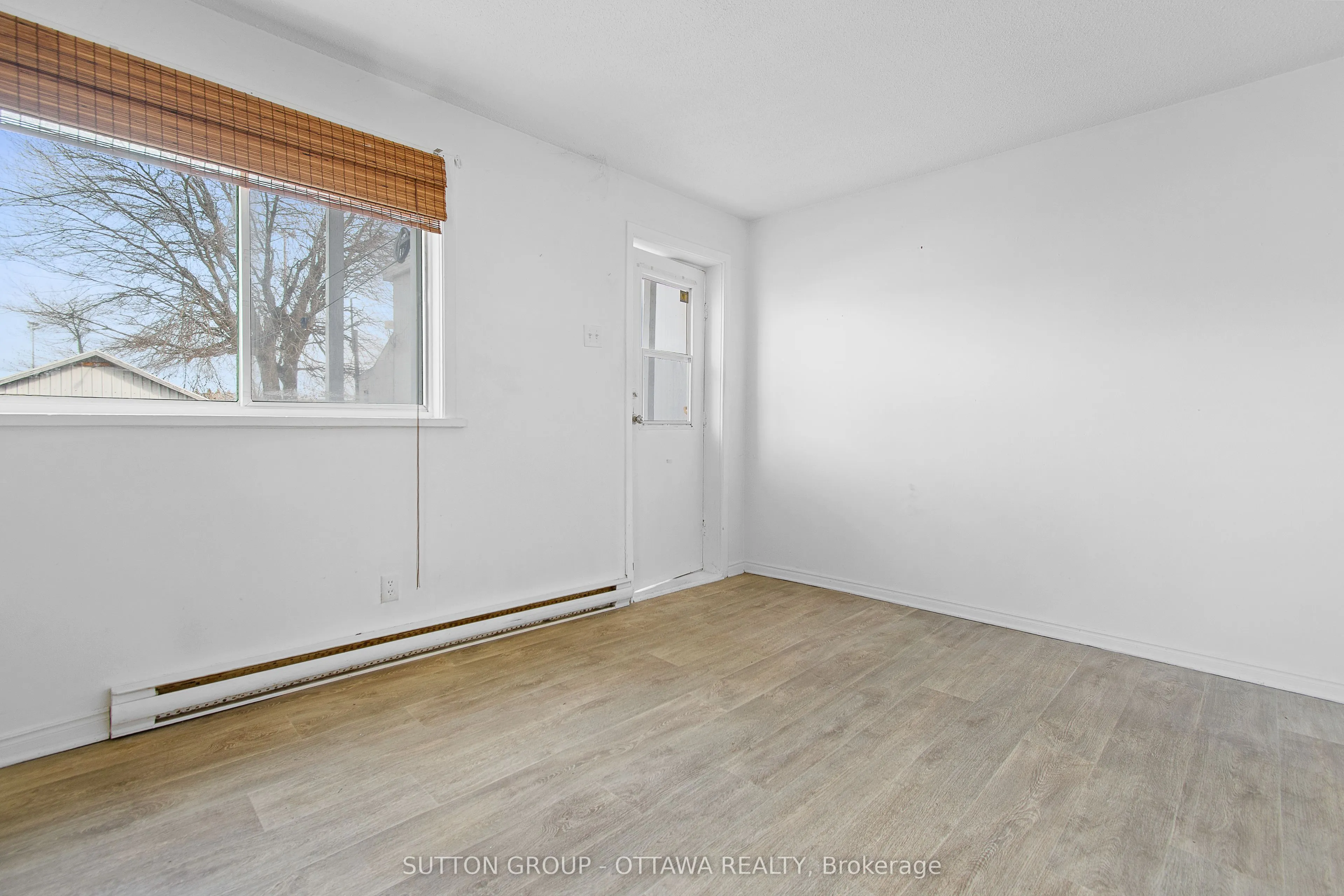 669-671 Main Street E