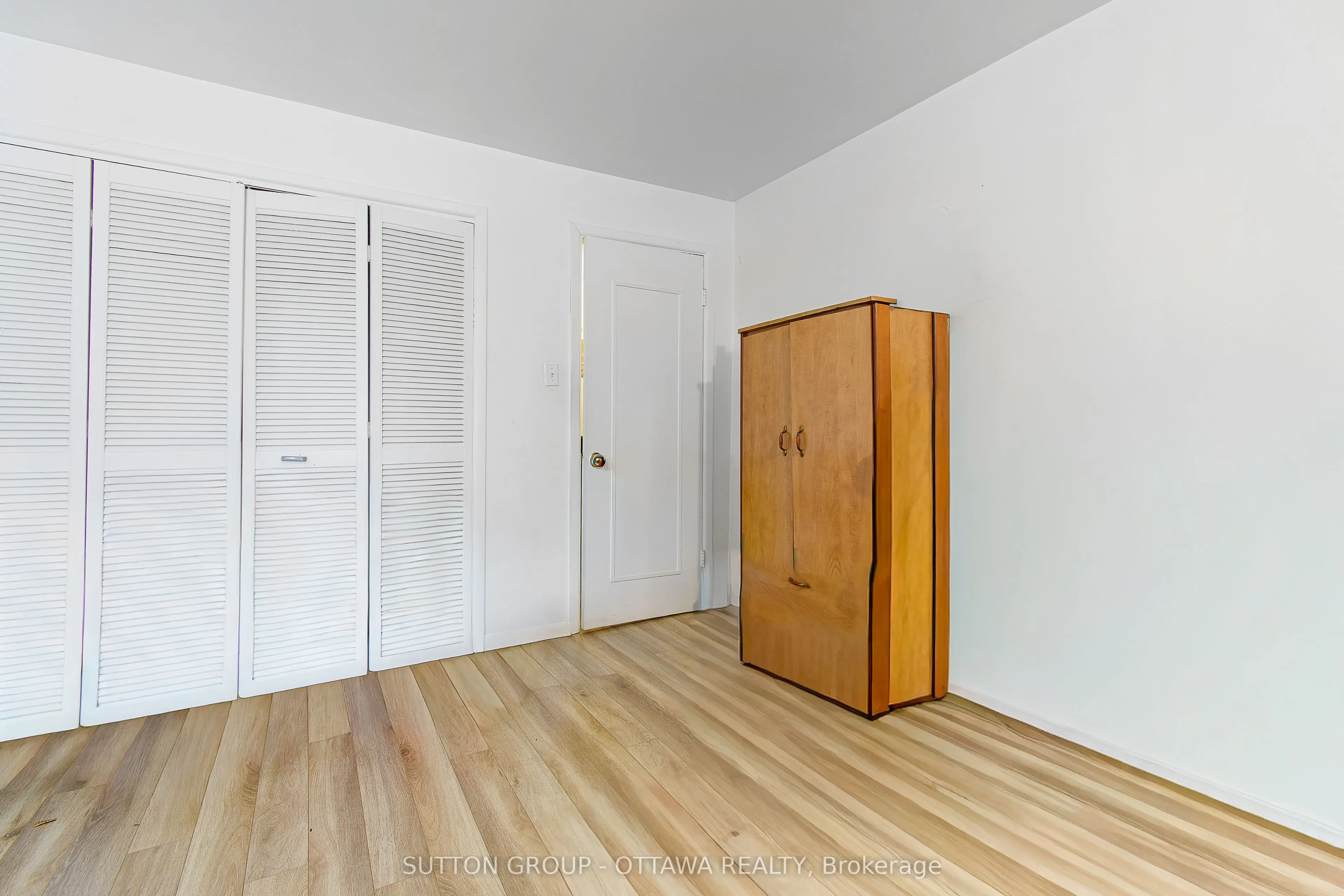 669-671 Main Street E