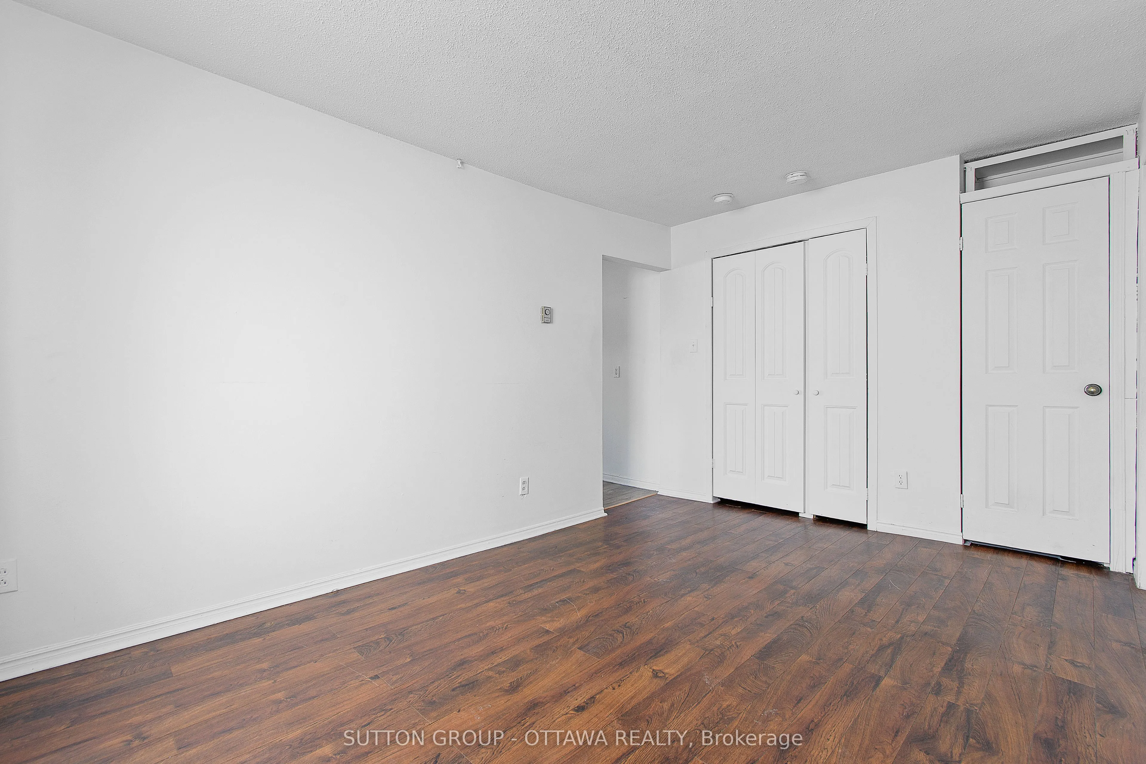 669-671 Main Street E