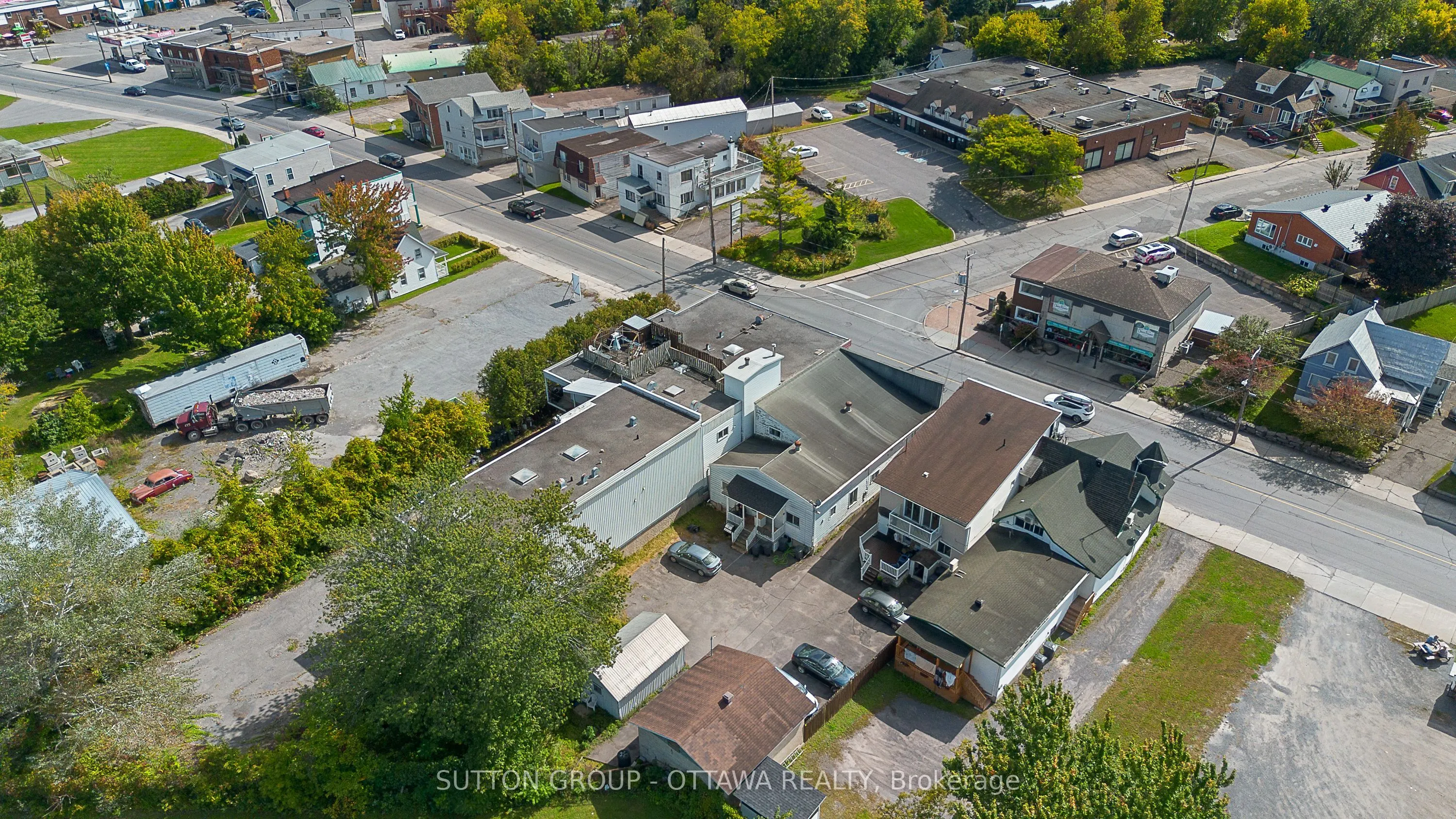 669-671 Main Street E