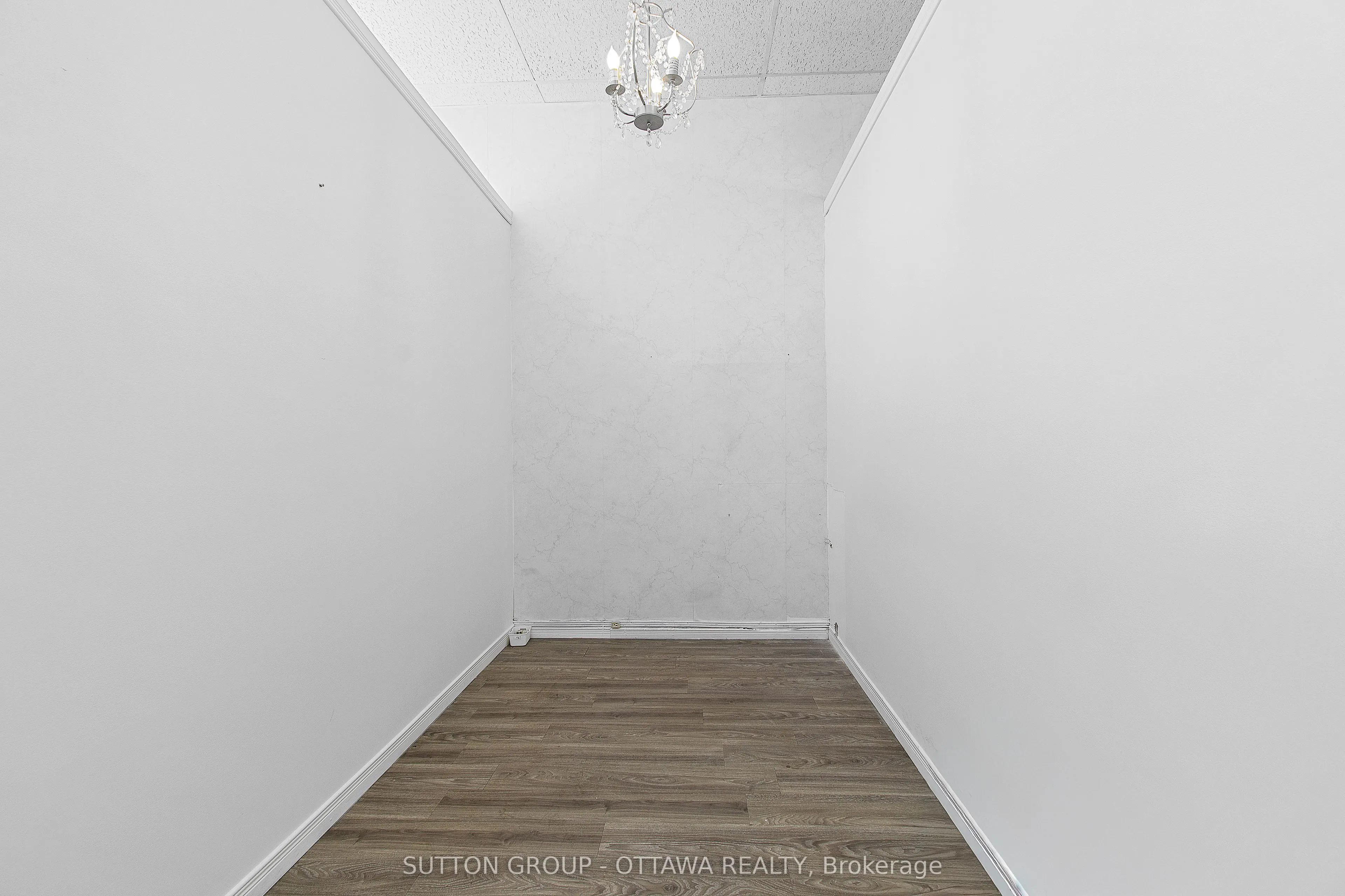 669-671 Main Street E
