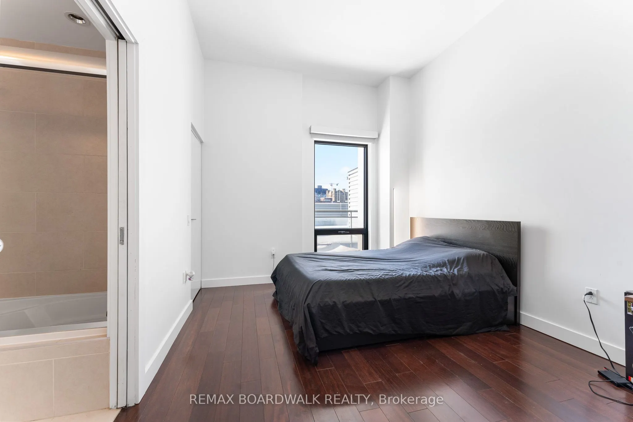 90 George Street #401