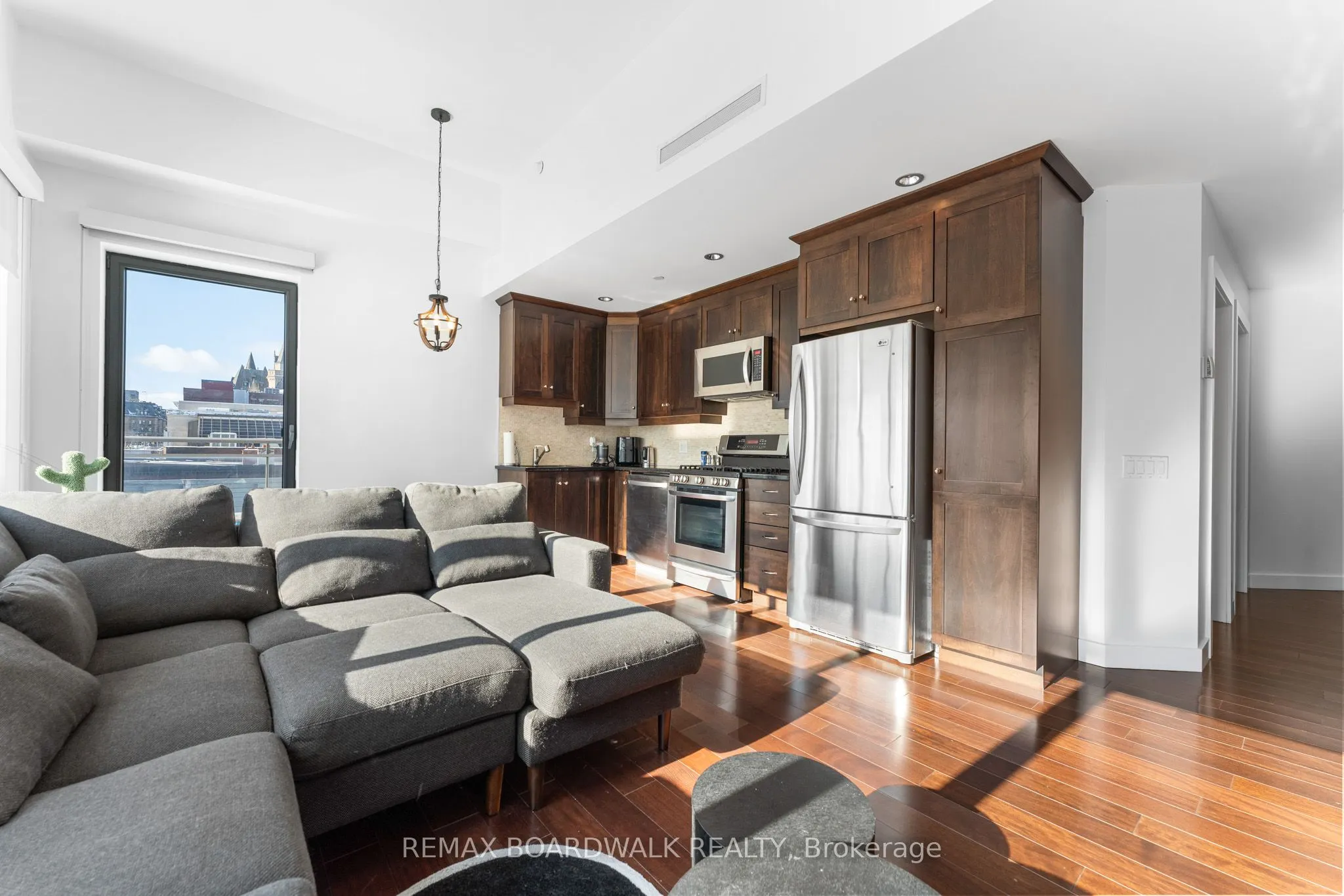 90 George Street #401