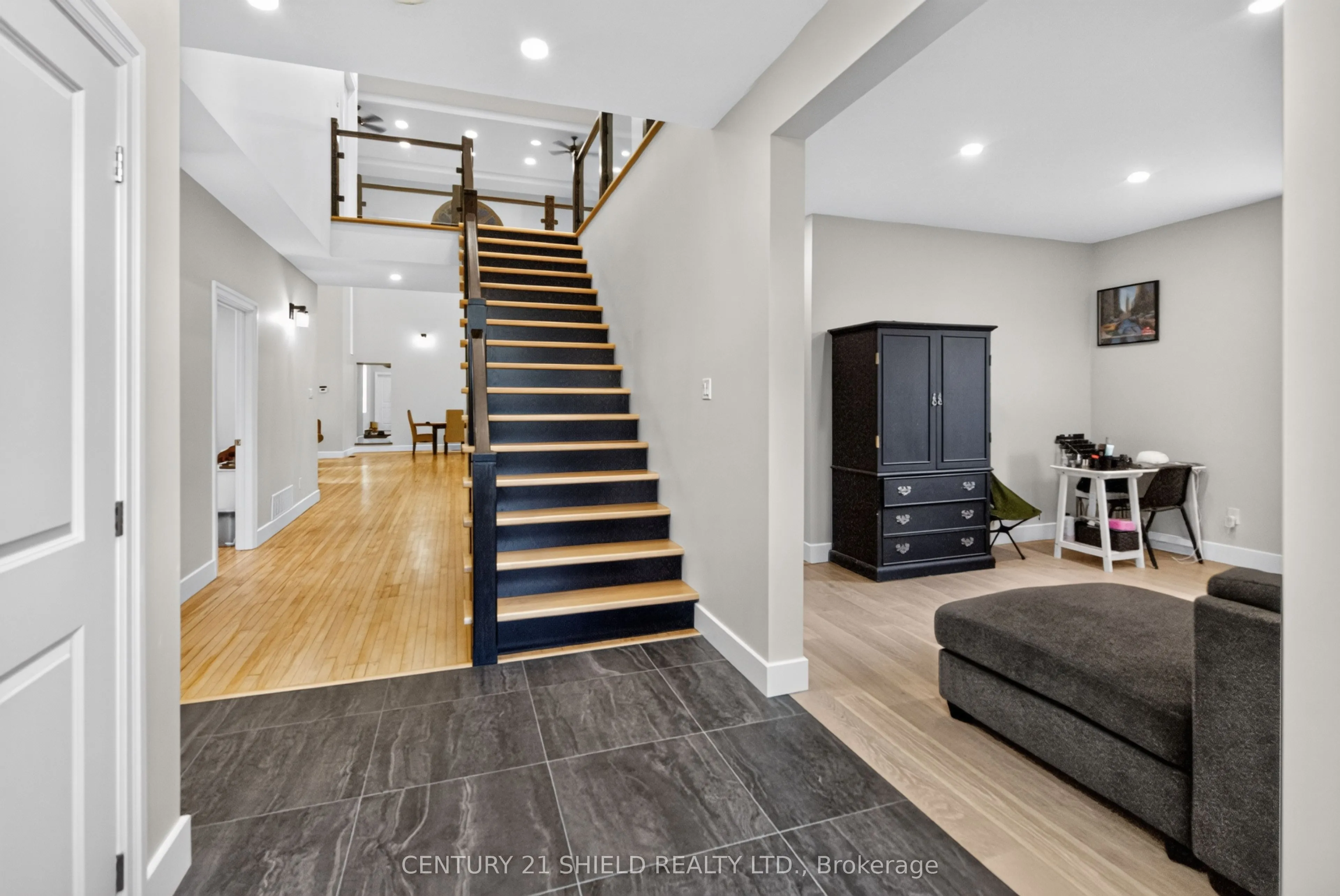 12 Maple Street