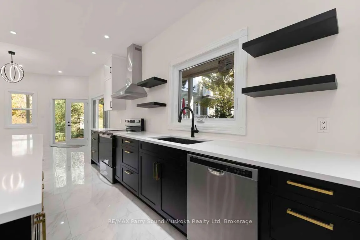 14-16 KNOWLES Crescent